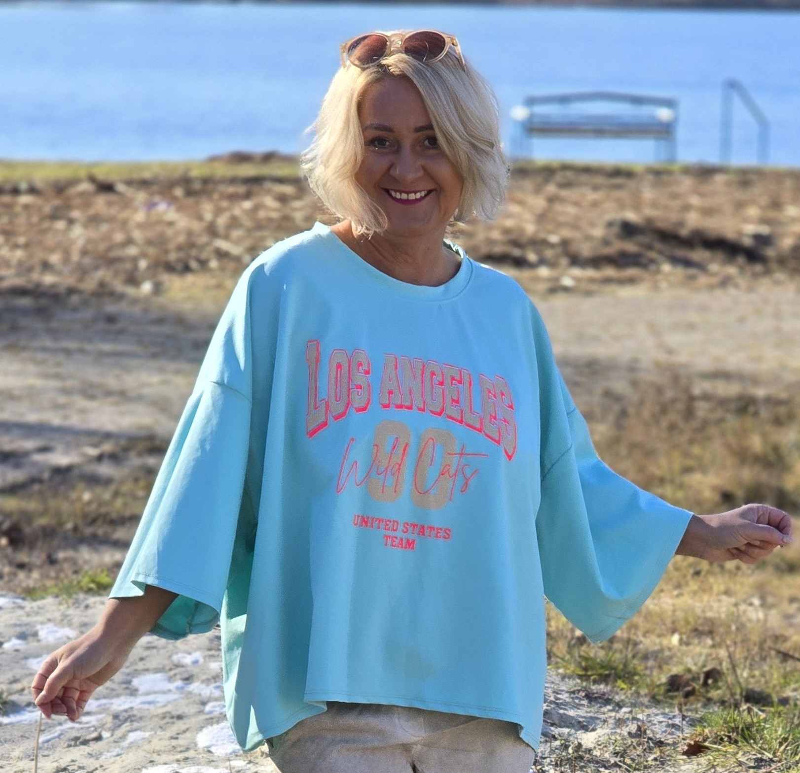 Oversized T-Shirt "Los Angeles" mit Neonschriftzug  – Sommer Oberteil – Damen Druck T-Shirt – Made in Italy