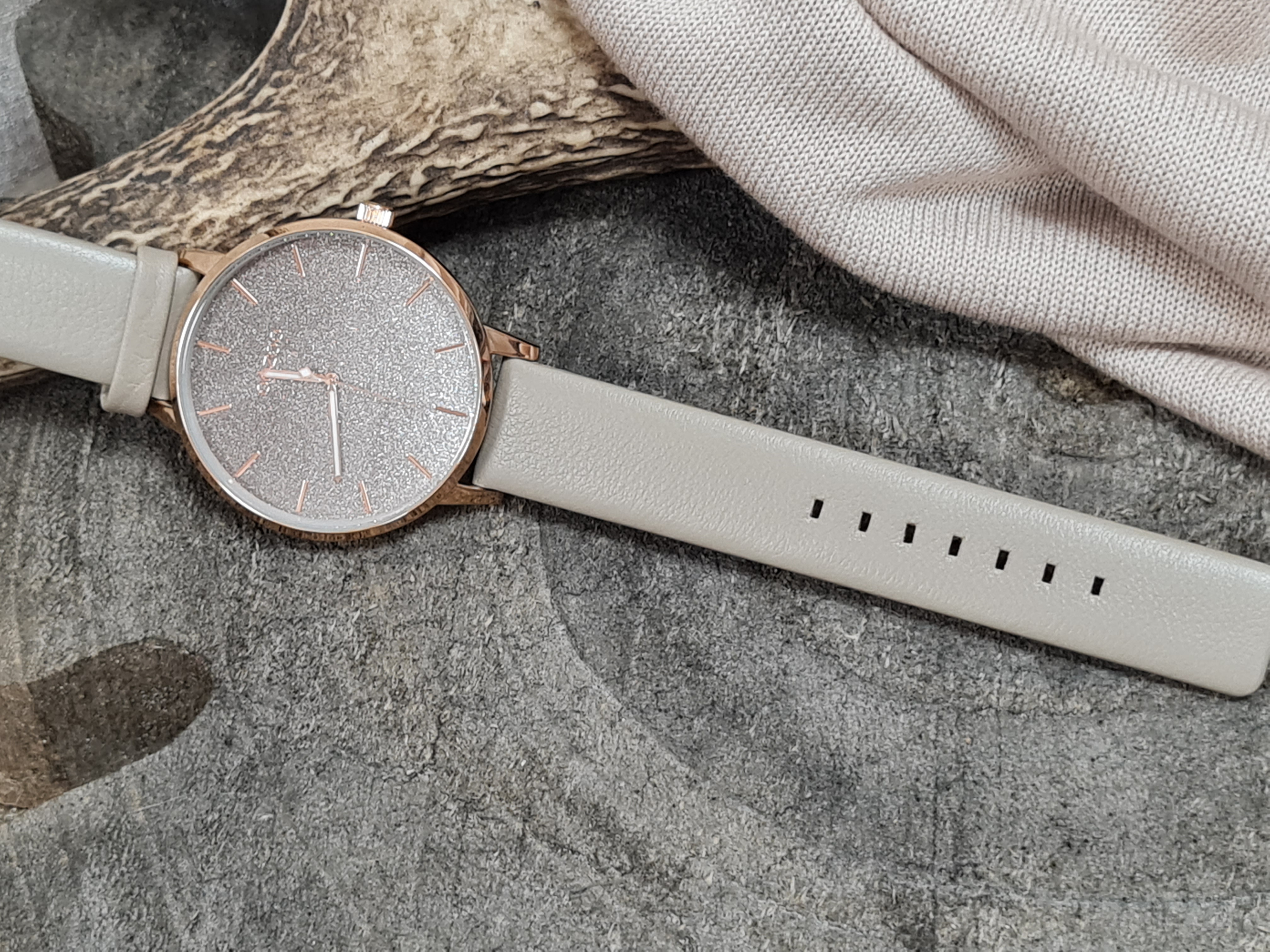 OOZOO Damenuhr "C10832" 48mm  