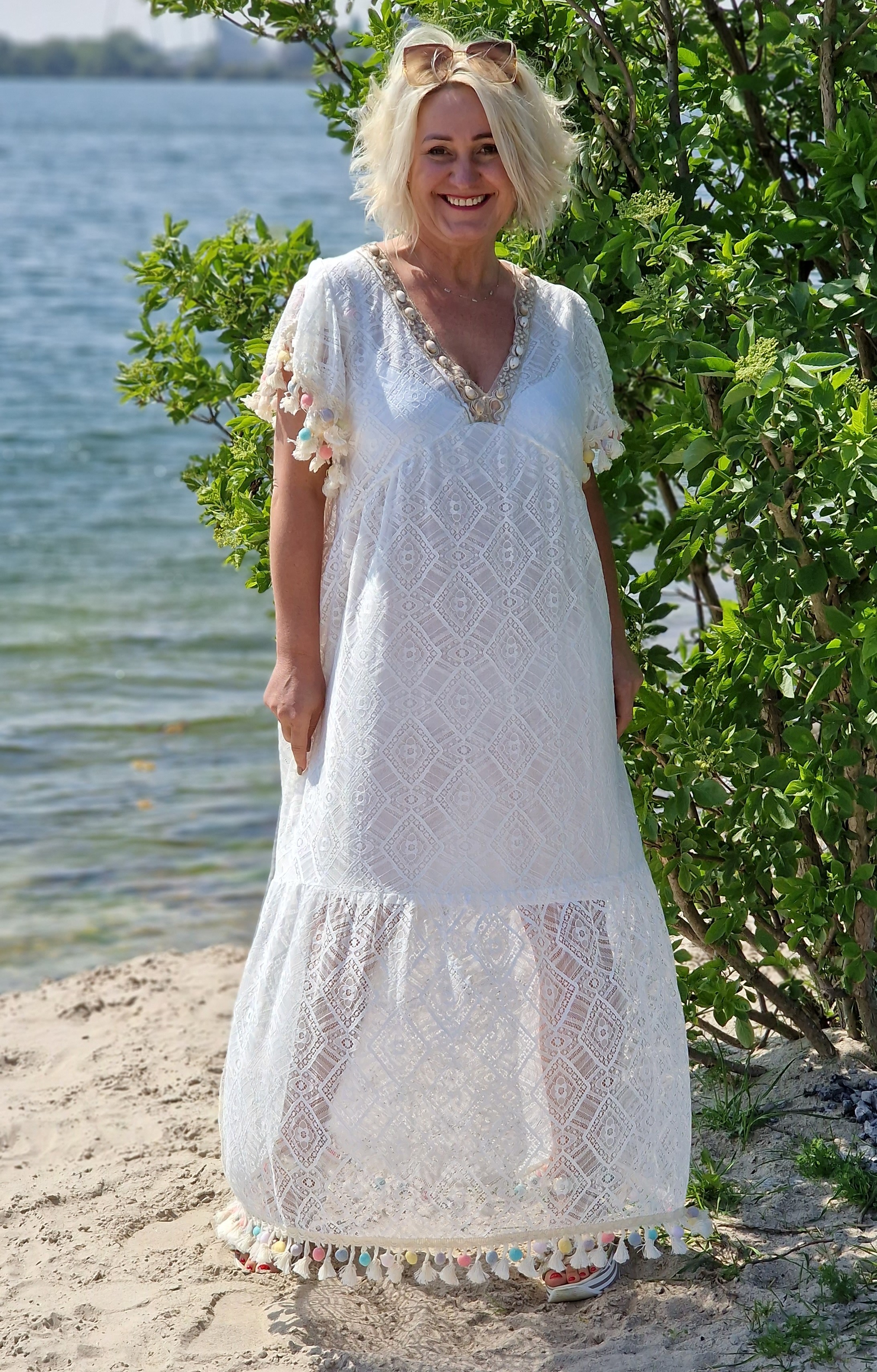  Spitzen-Sommerkleid mit kurzem Arm – Boho Style Hippikleid Maxi – Ibiza Look Kleid in Creme 