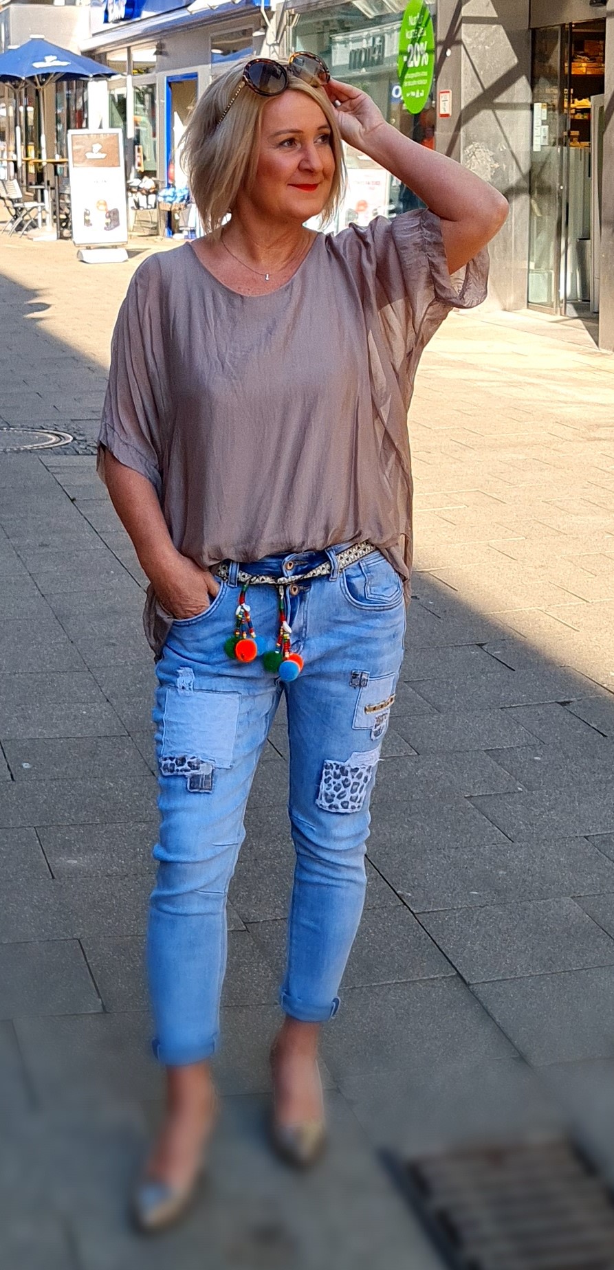 JEANS mit coolen Patched-Up-Look – Stretch JEANS mit Applikationen – Bluejeans High Waist 