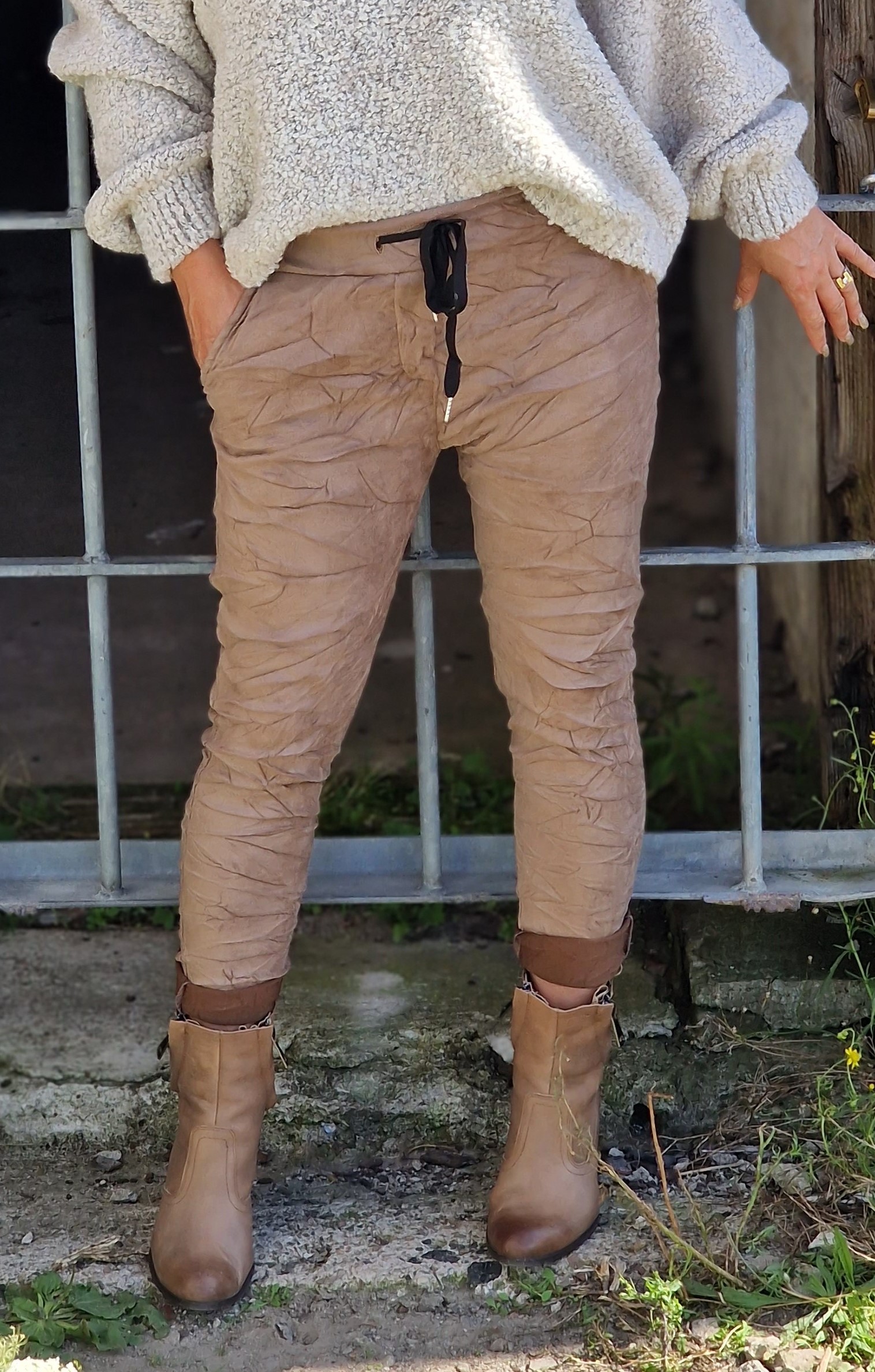 Jogpants in Velour-Optik  – Jogg Pants in Veloursleder-Imitat – Schlupfhose 