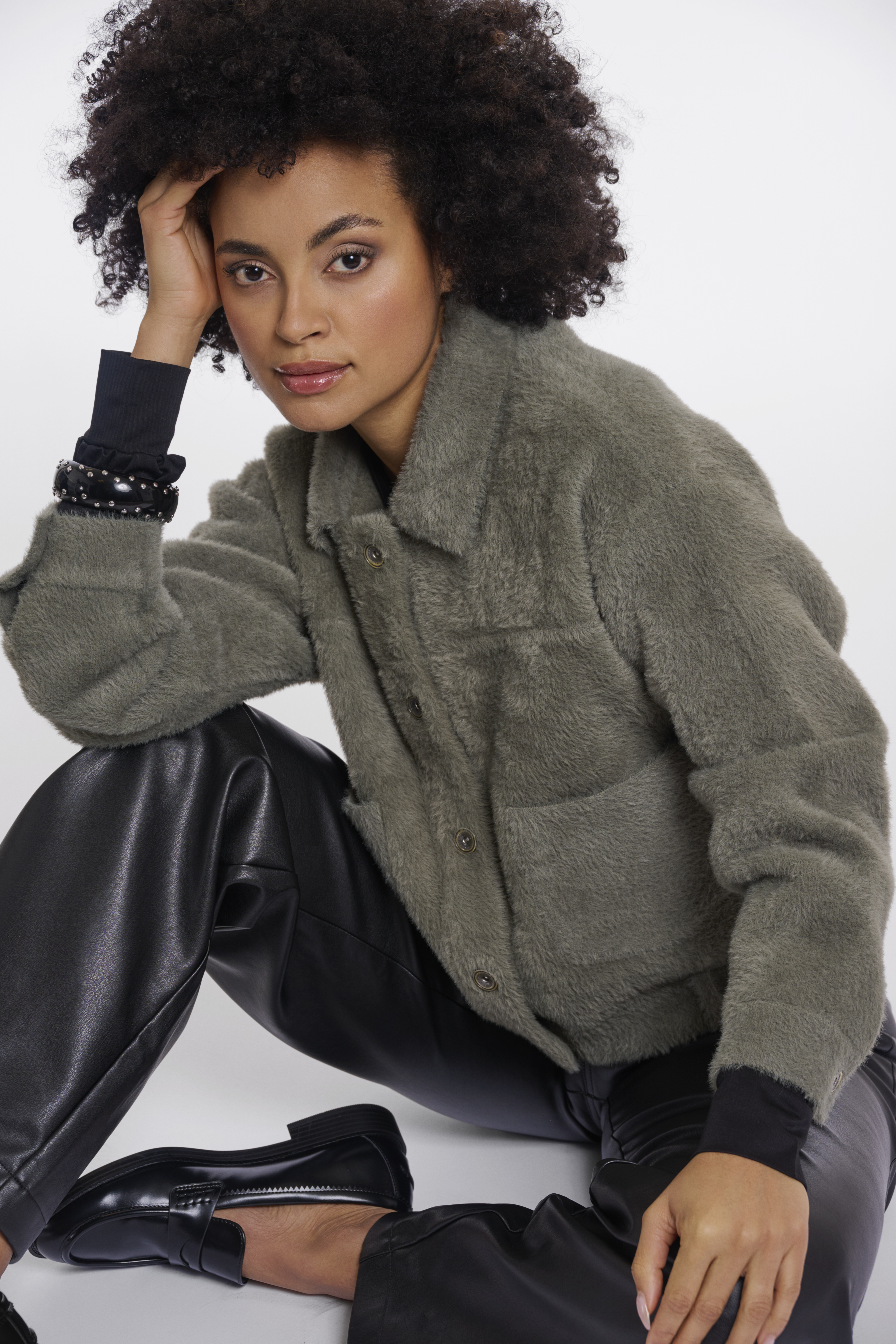 RINO & PELLE "BUBBLY Jaket Green ash" superweiche Kuscheljacke mit Kragen– Teddyjacke – Flauschjacke – Soft, Boxy-Schnitt-Jacke Bubbly