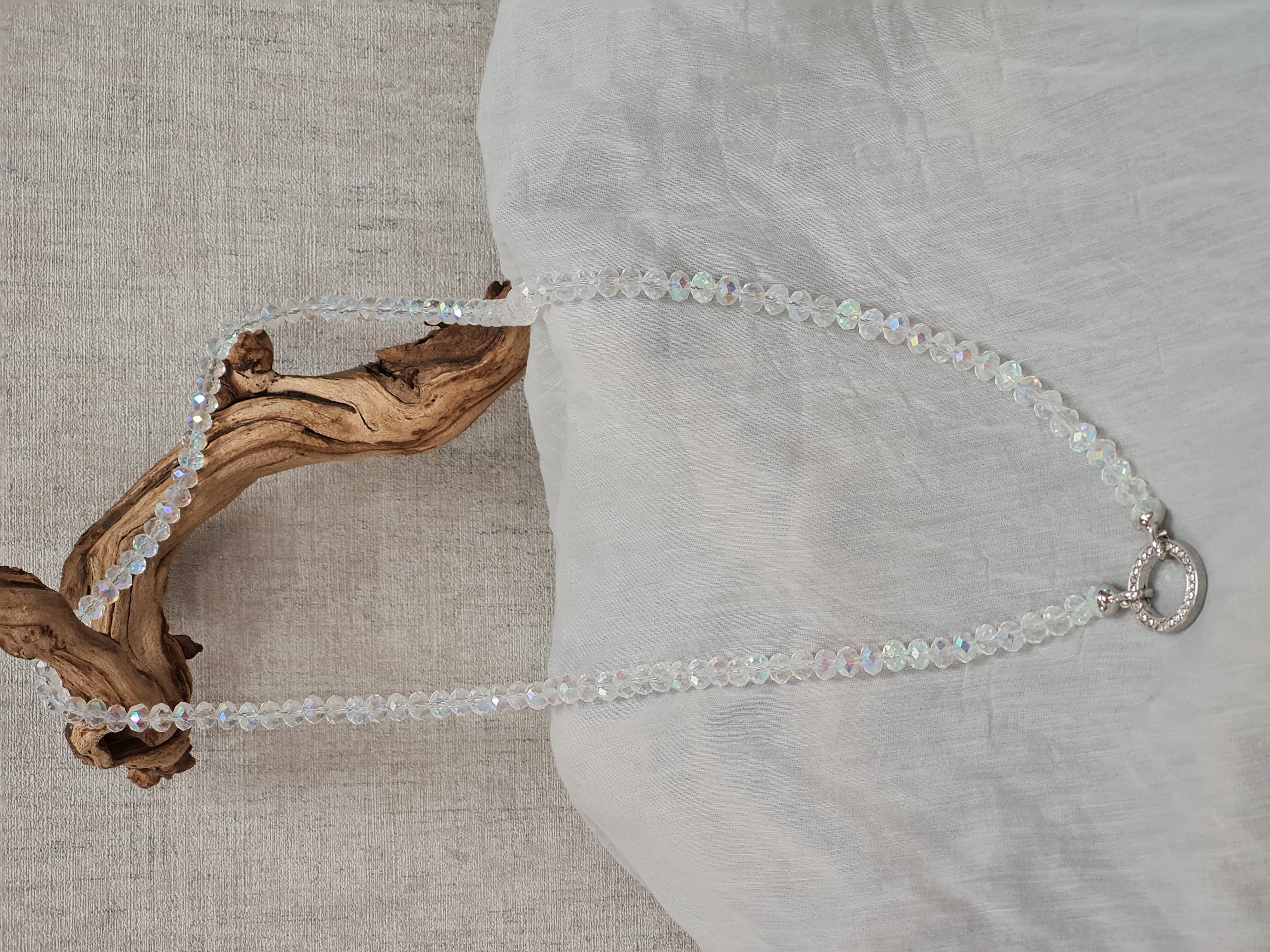 Halskette aus Glasperlen facettiert/geschliffen – Weiß Regenbogen – Modeschmuck Kette lang  
