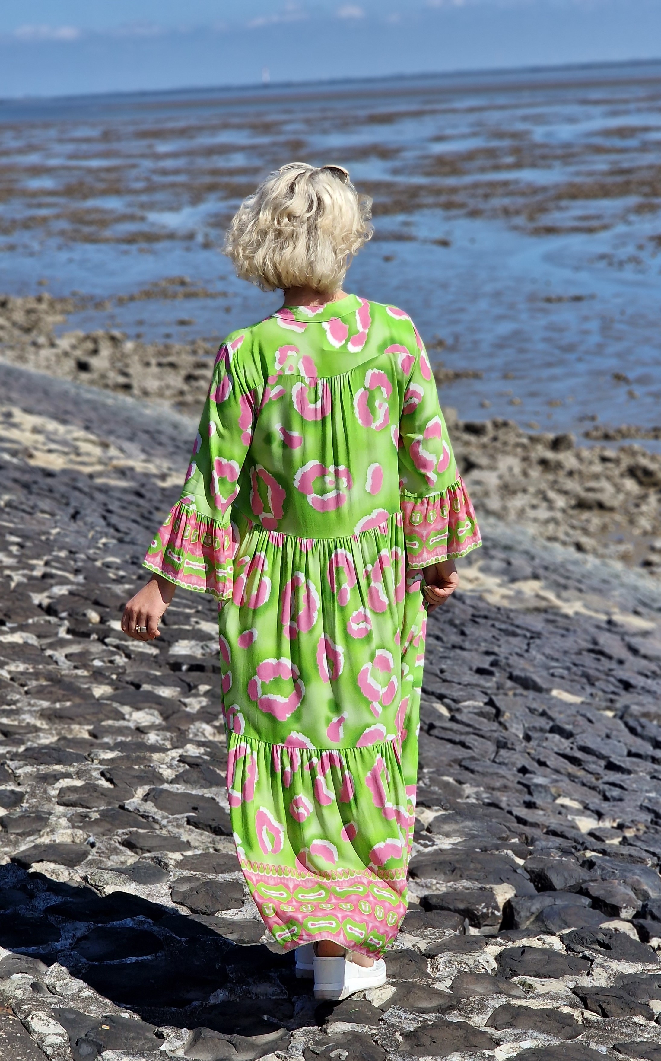 Tunika mit graphischen Blüten – Druck Maxikleid – Printkleid – Sommerkleid