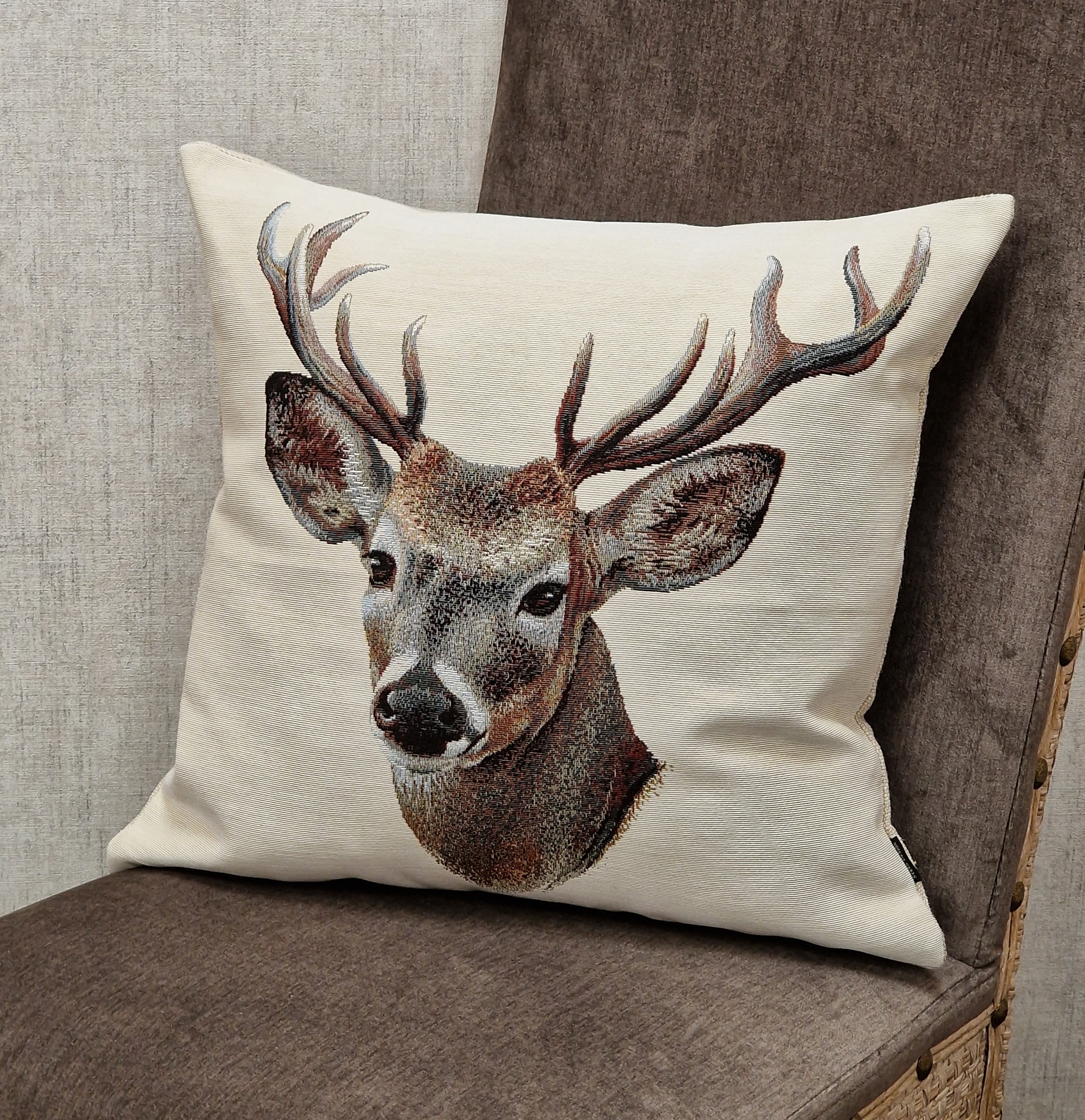 STEEN DESIGN KISSEN 47x47cm "Hirschmotiv" – Serie CHALET CHIC – "edle Creme-Taupe"  