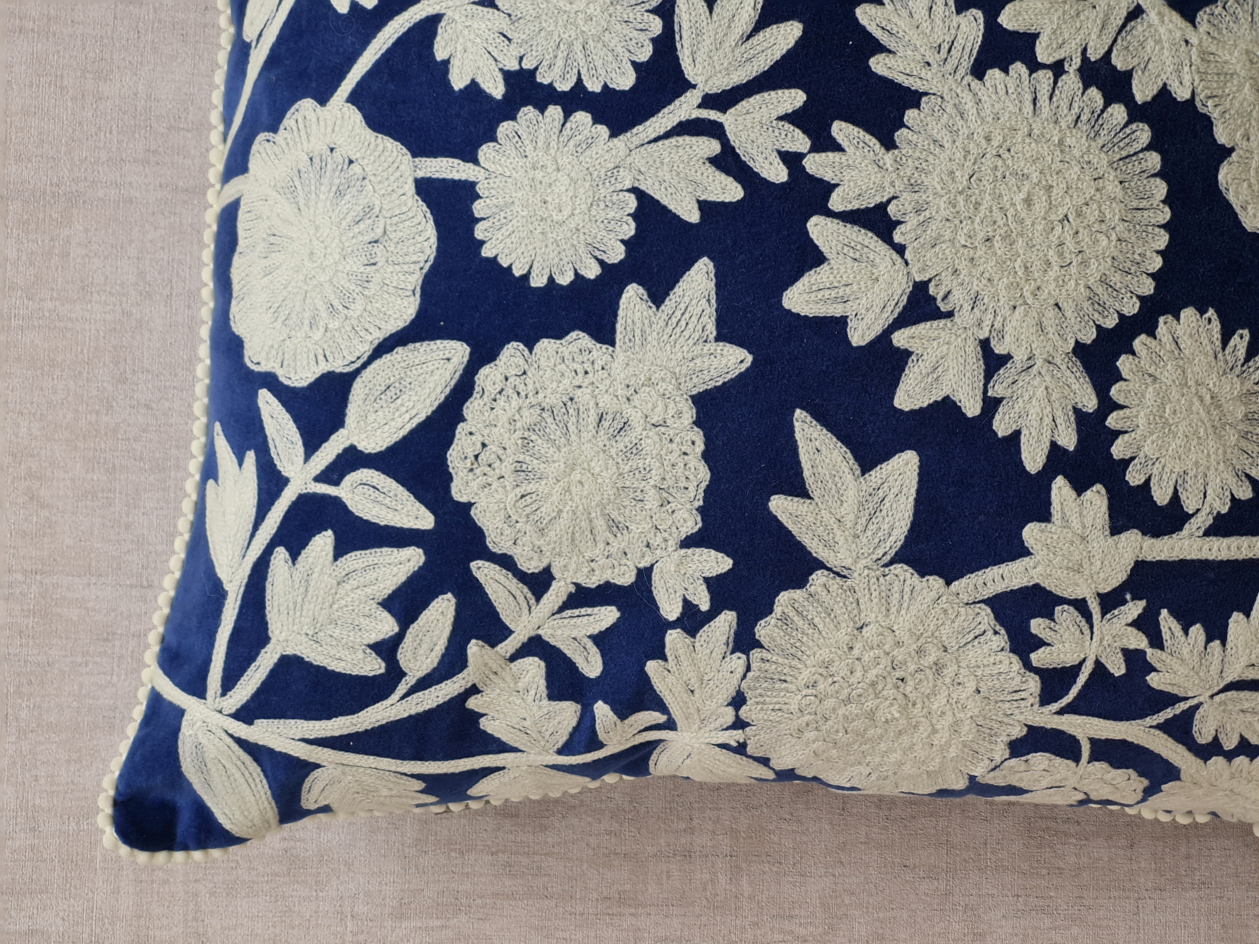 ONLY NATURAL KISSEN – Samt Blumenkissen –  "BLAU"   