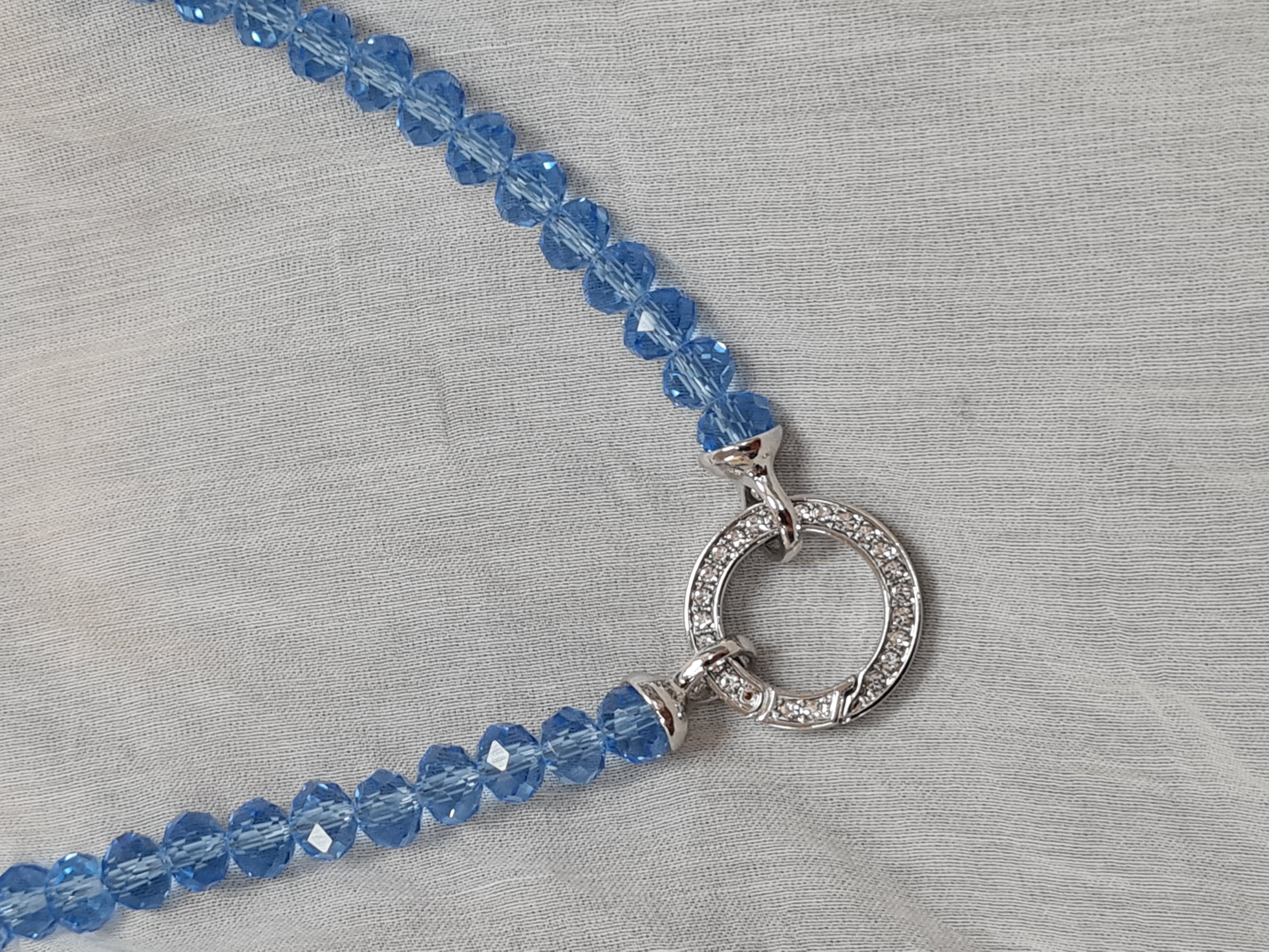 Halskette aus Glasperlen facettiert/geschliffen – Blau – Modeschmuck Kette lang  