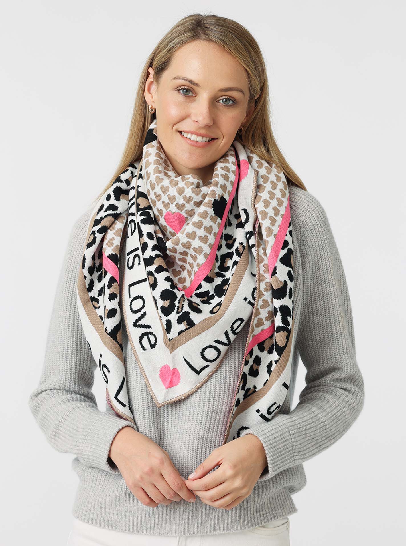 Nachhaltiges Zwillingsherz Dreieckstuch „Love is Love“ in Pink – Herzen, Leopardenmuster 