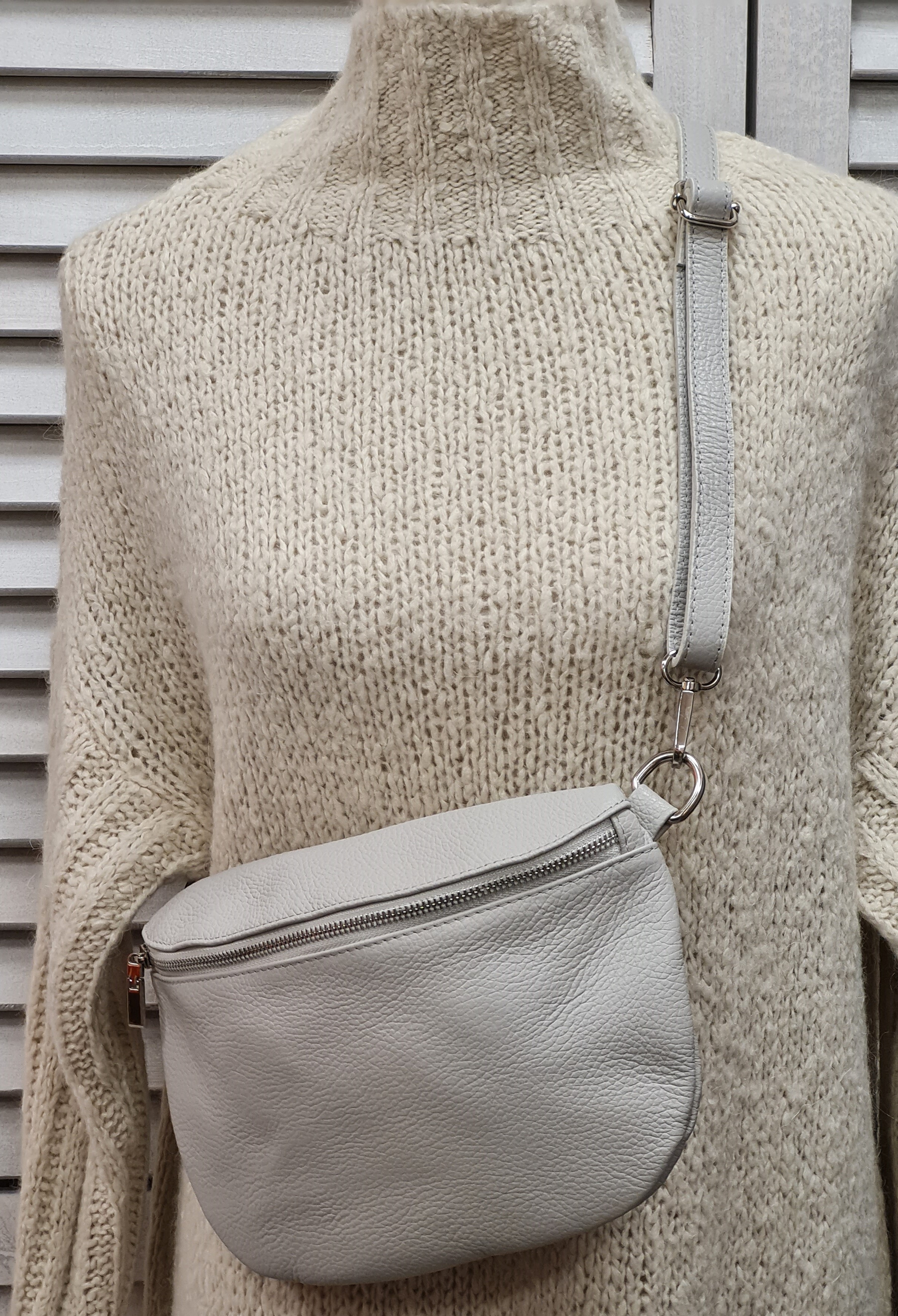 Bauchtasche "Hellgrau" – Crossover – Ledertasche