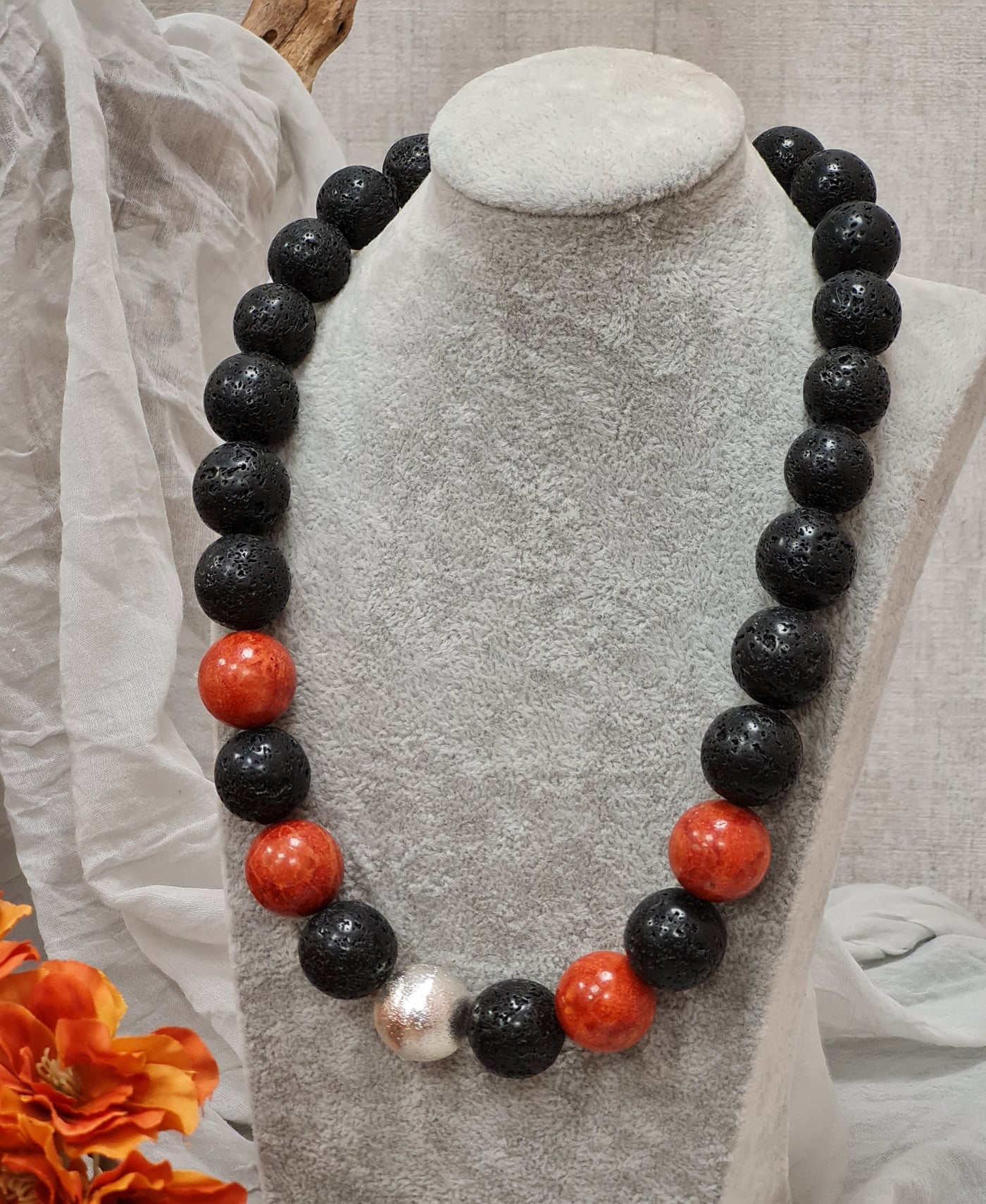 Kette – Edelsteinkette – Collier – Lava – Korallen „Ivi“
