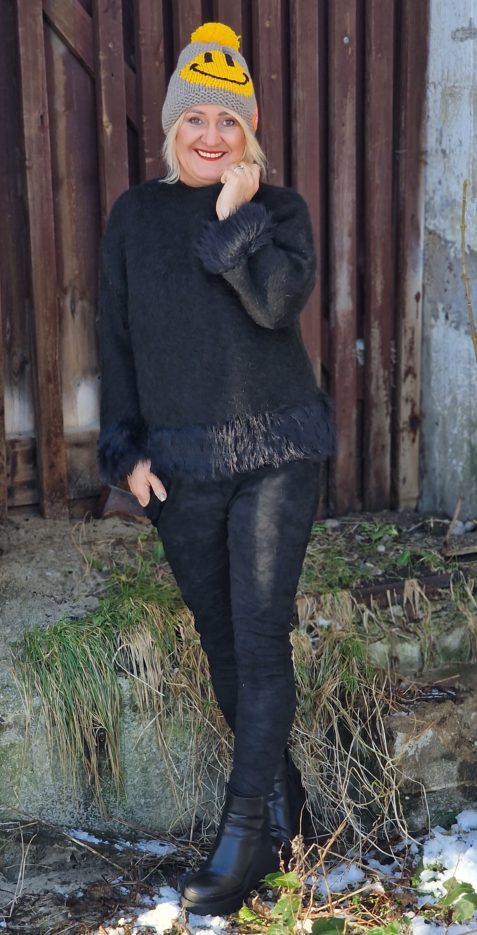 SMILEY-Mütze mit Bommel "Magic Pearl Sylt" – handgearbeitete Winter-Beanie/Hauben – Einzelstücke, limitiert