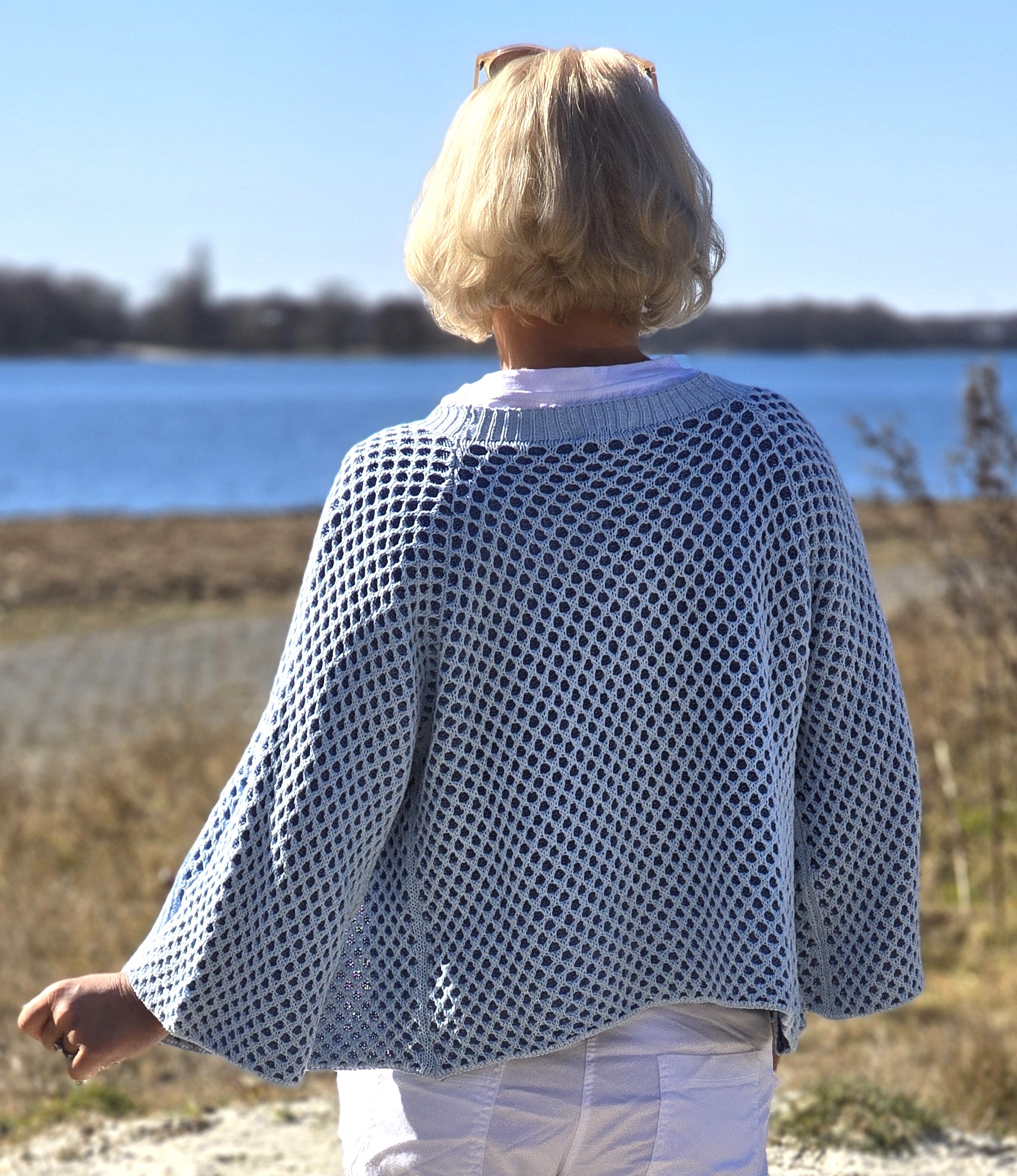 Strickjacke kurz – Cardigan kurz – Pullover kurz mit Knöpfen 