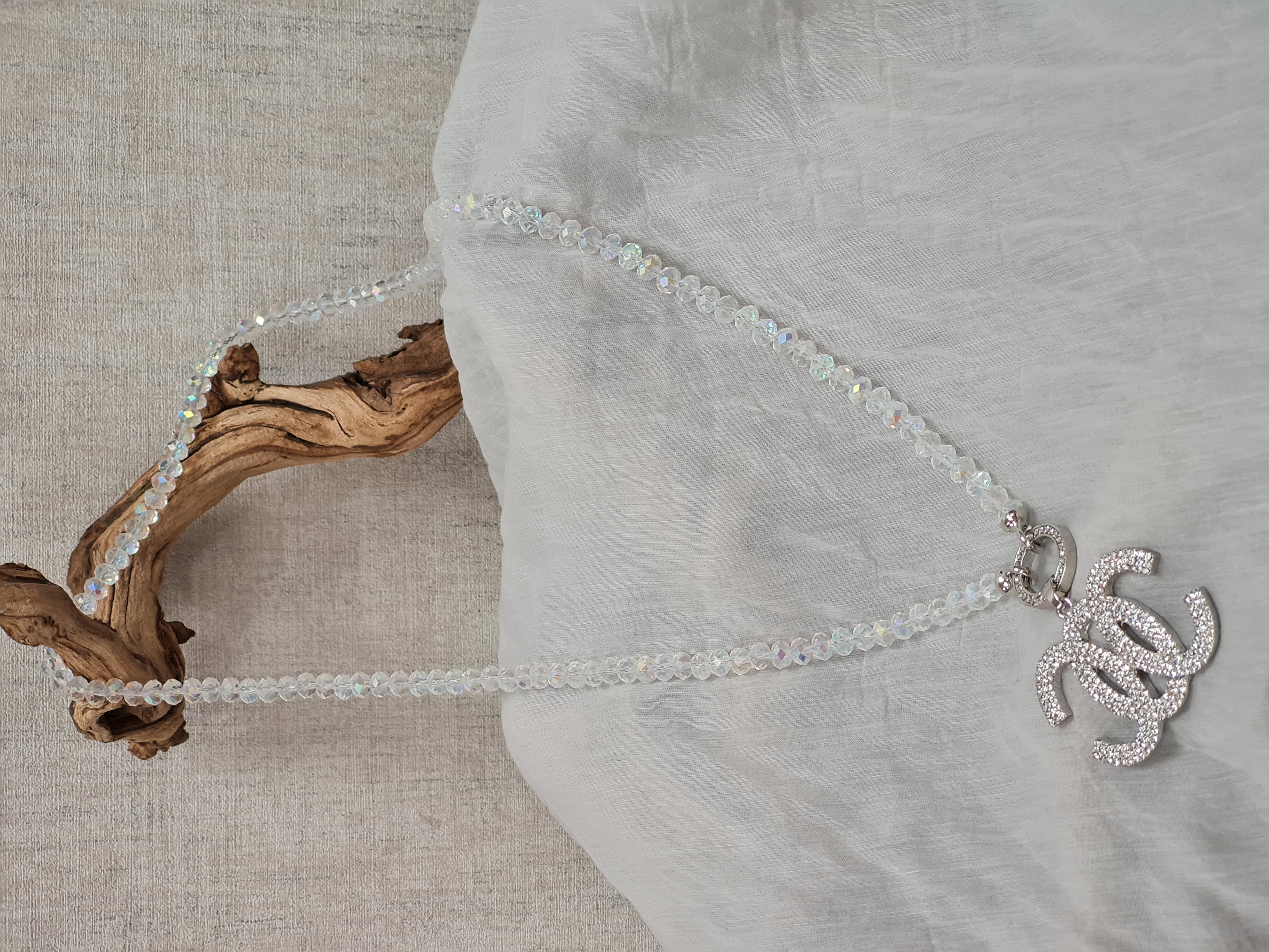 Halskette aus Glasperlen facettiert/geschliffen – Weiß Regenbogen – Modeschmuck Kette lang  