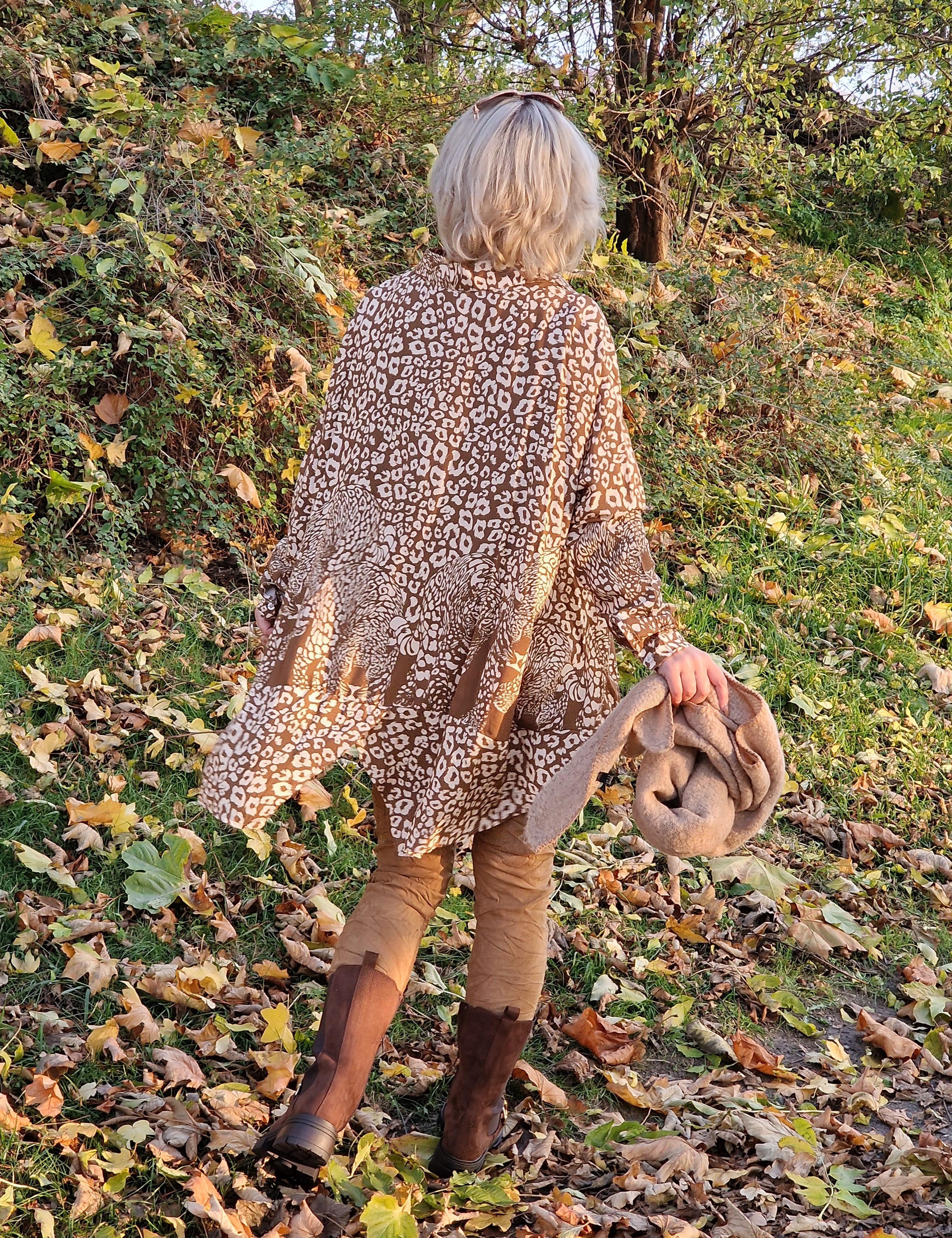 Vokuhila Bluse  – Glockenförmige Damenbluse  – Longhemd – „Leopardenprint" 