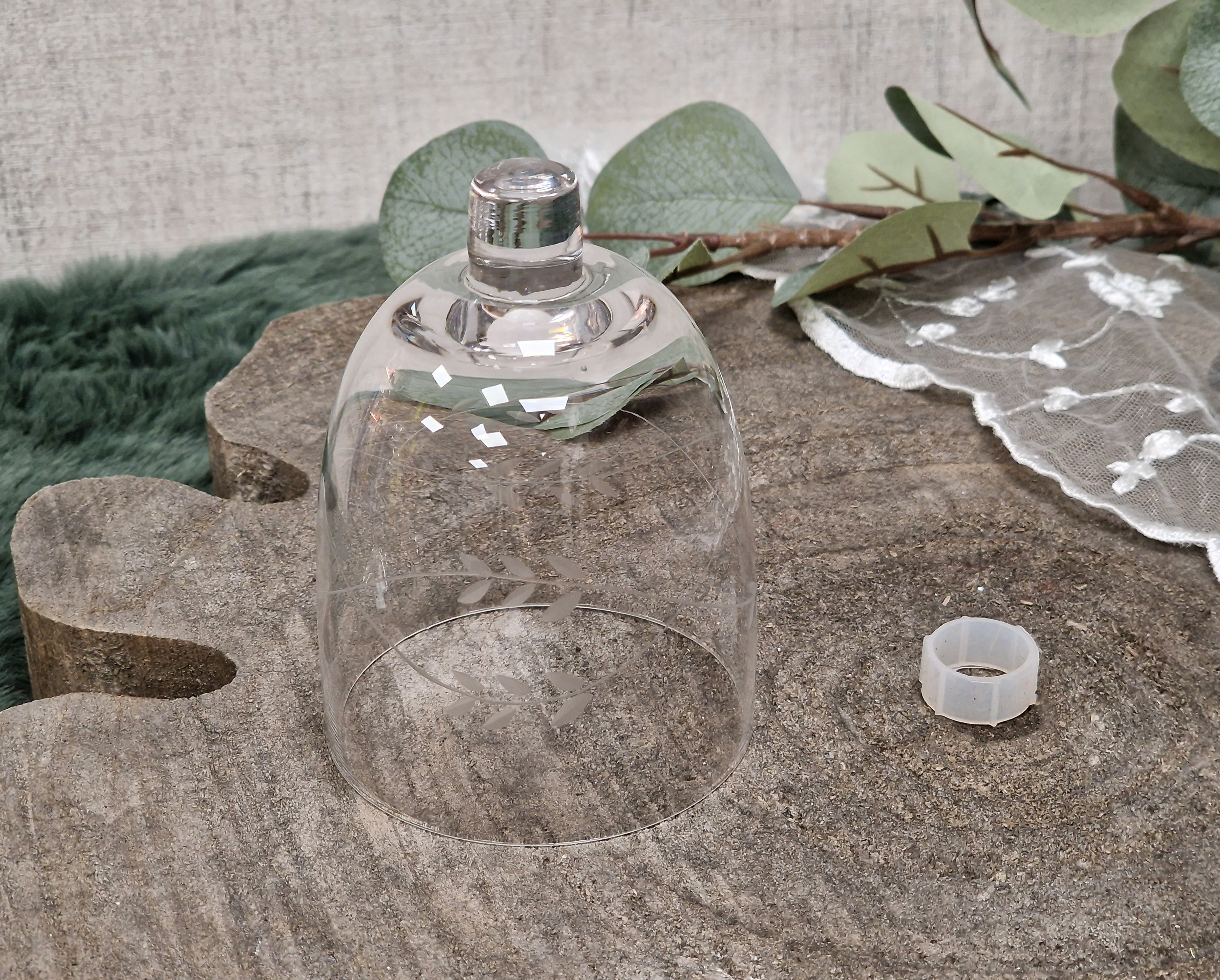 KRÖMER Teelichtaufsatz, Windlichtaufsatz, Aufsatzglas  "BAROQUE Ranken" für Kerzenleuchter– Glasaufsatz – Teelichtglas – Kerzenglas klar mit Schliff  für Kerzenständer