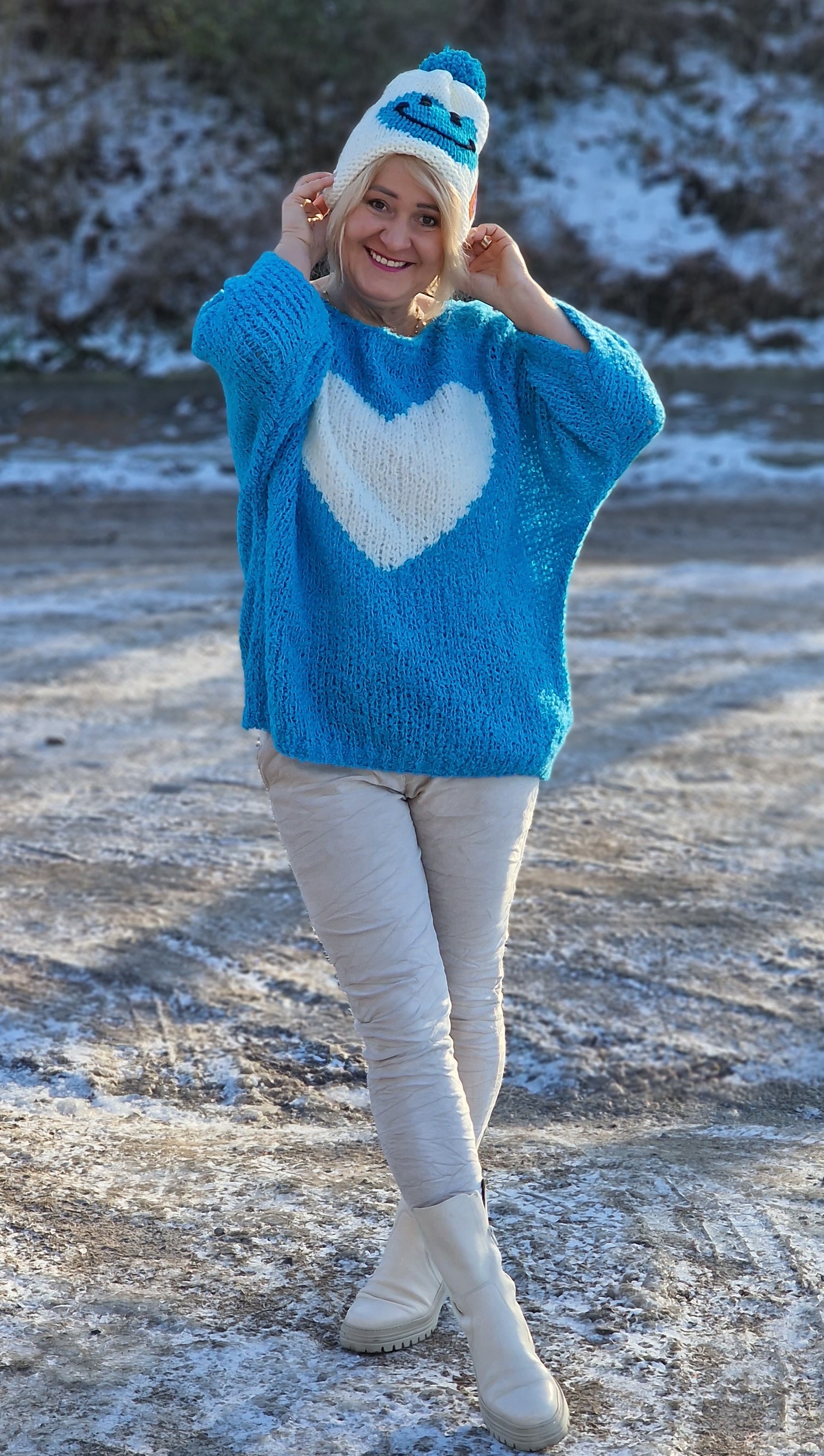 SMILEY-Mütze mit Bommel "Magic Pearl Sylt" – handgearbeitete Winter-Beanie/Hauben – Einzelstücke, limitiert