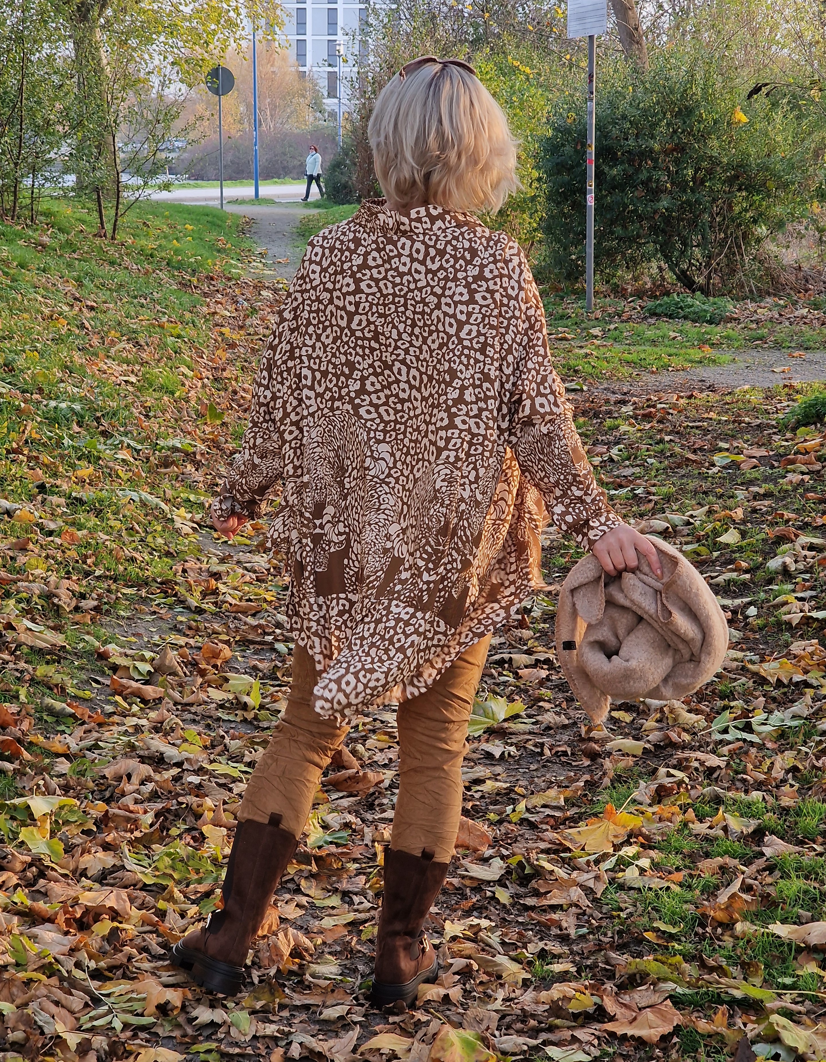 Vokuhila Bluse  – Glockenförmige Damenbluse  – Longhemd – „Leopardenprint" 