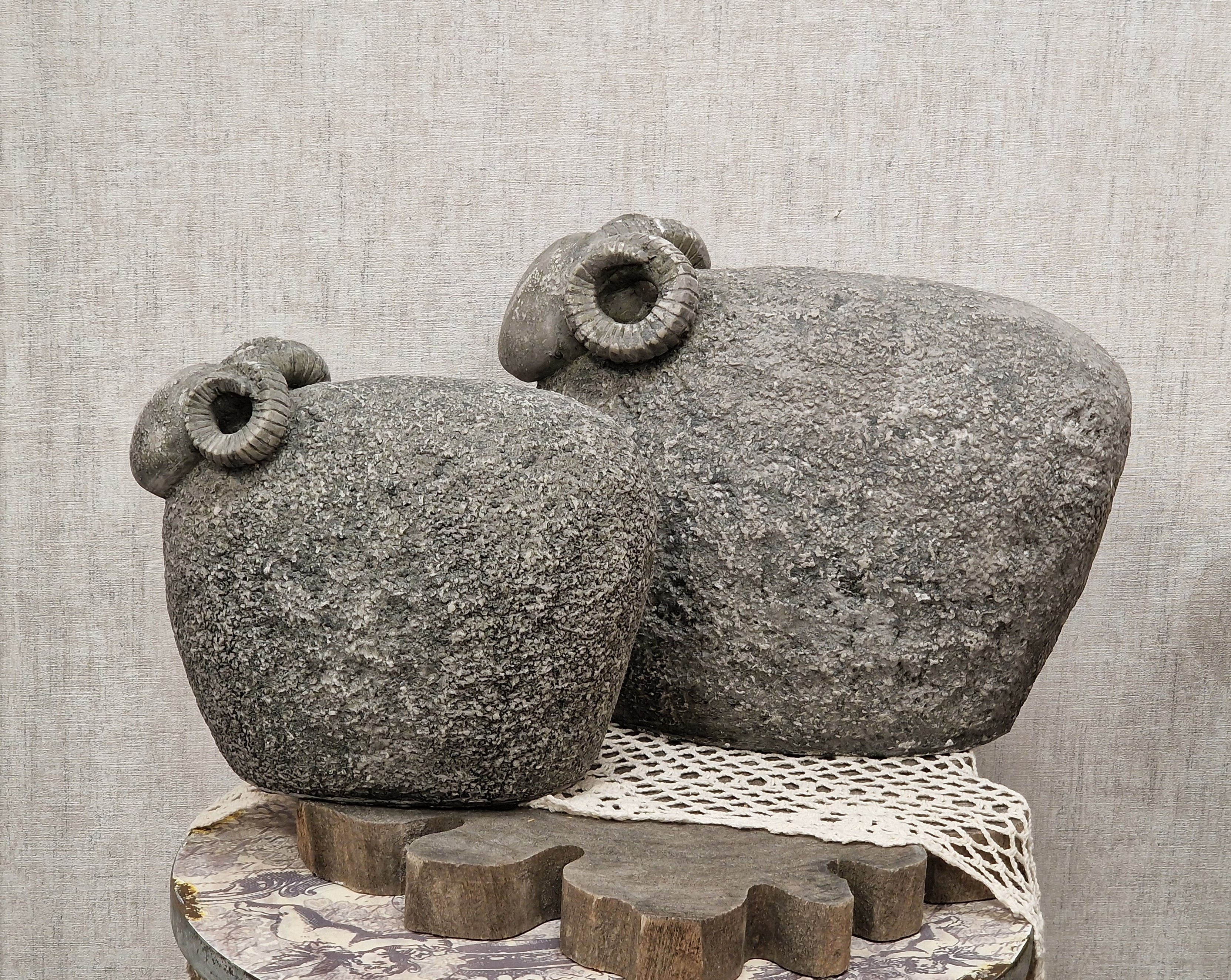 Schaf Betongrau  – Osterdekoration Schaf Zement gehämmert – Skulptur
