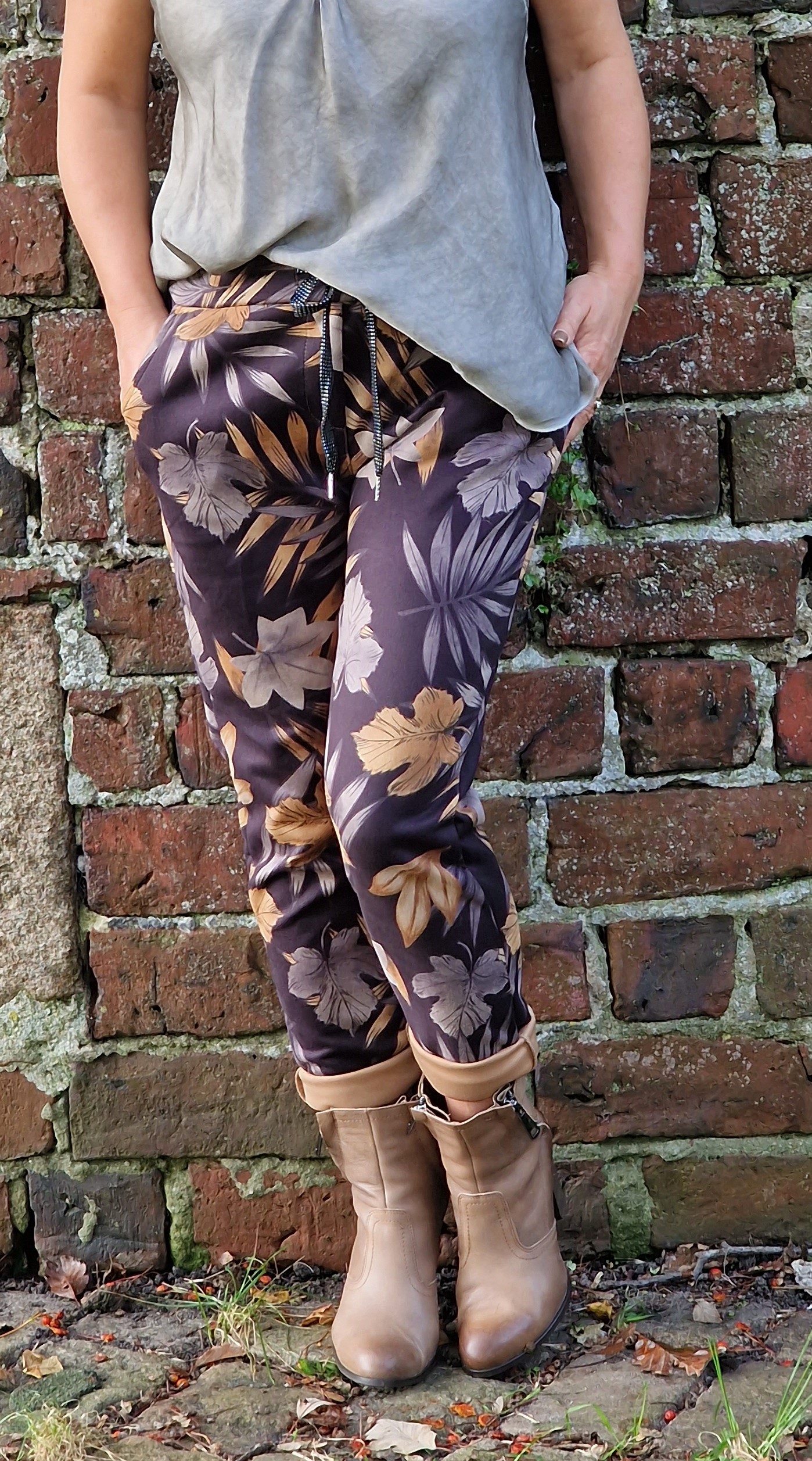 Jogpants in Velour-Optik  "Herbstblätter" – Jogg Pants in Veloursleder-Imitat – Schlupfhose   