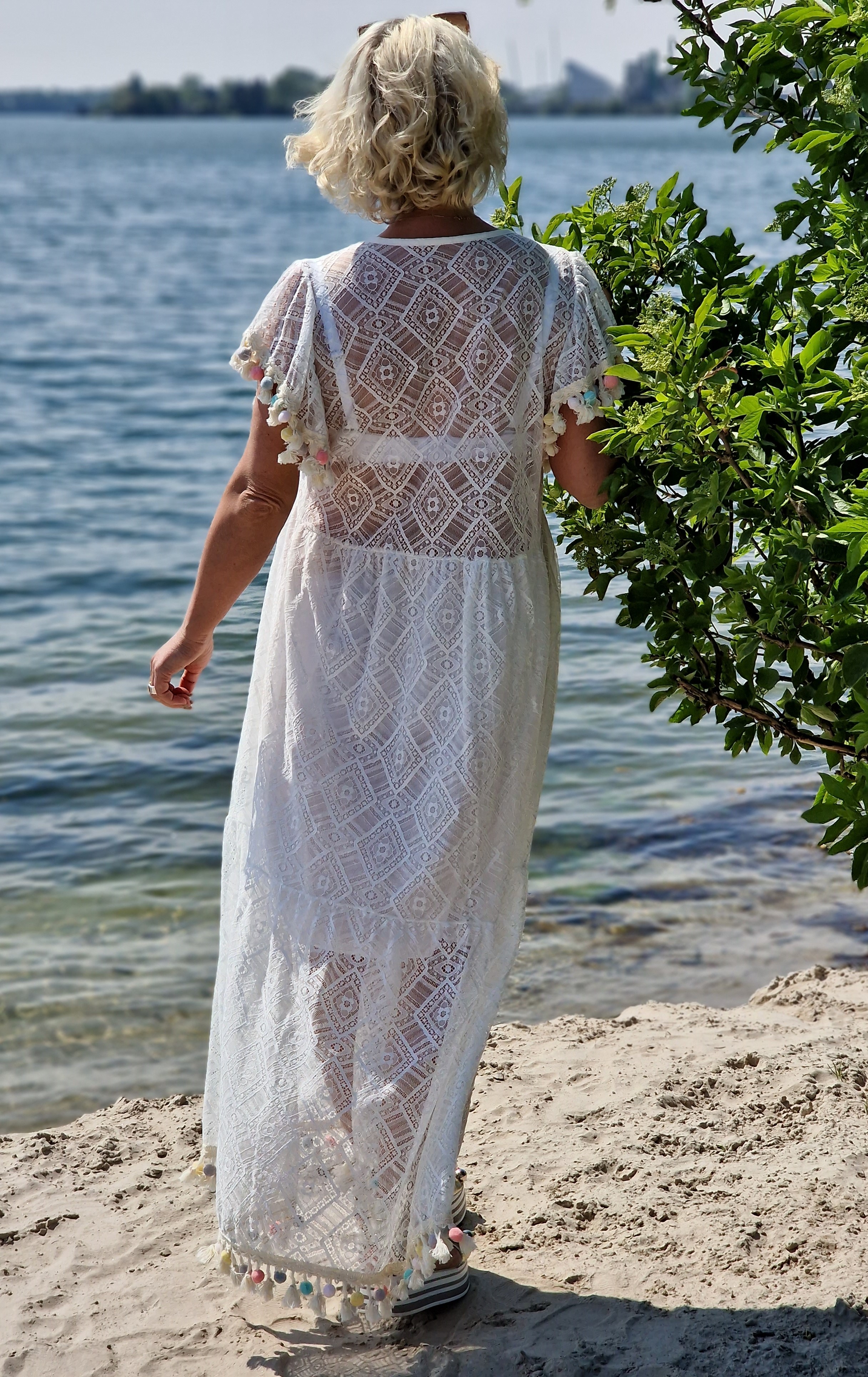  Spitzen-Sommerkleid mit kurzem Arm – Boho Style Hippikleid Maxi – Ibiza Look Kleid in Creme 