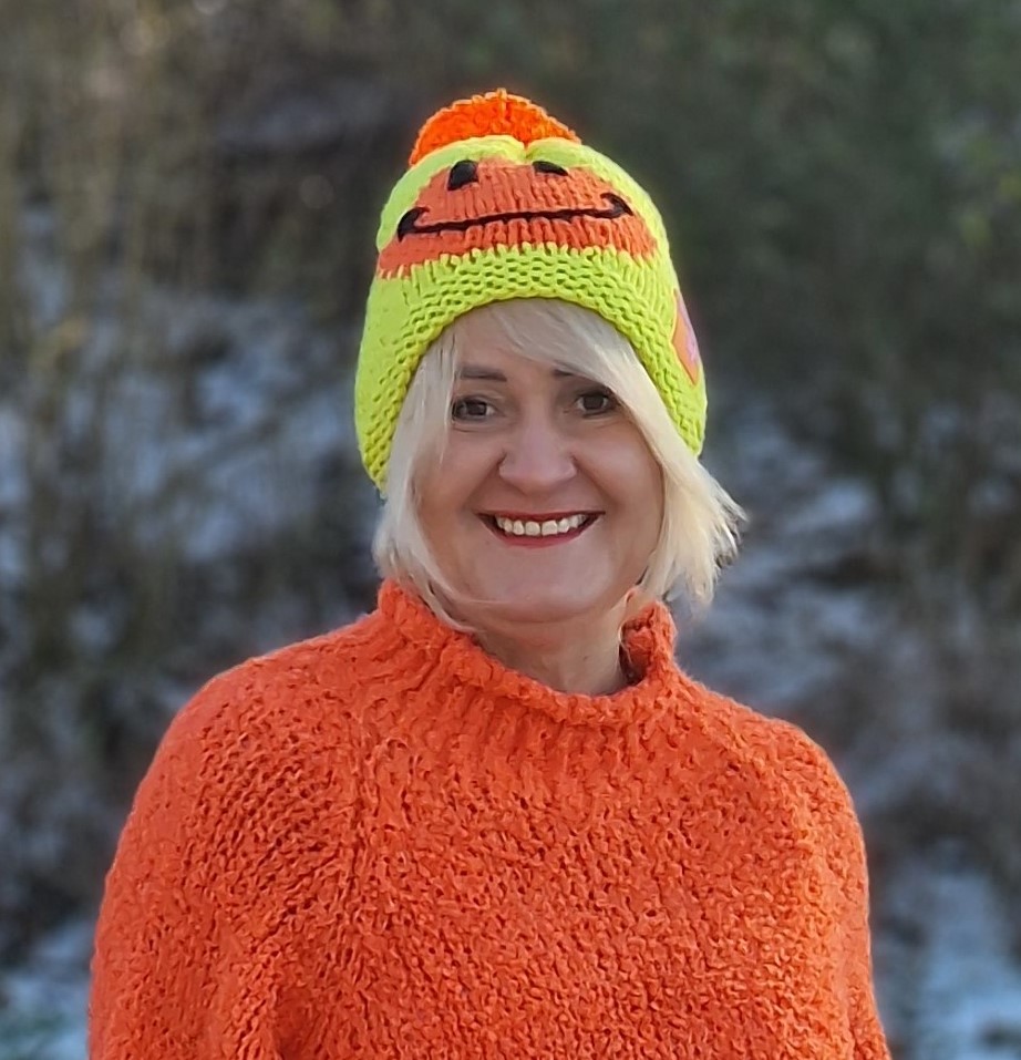 SMILEY-Mütze mit Bommel "Magic Pearl Sylt" – handgearbeitete Winter-Beanie/Hauben – Einzelstücke, limitiert