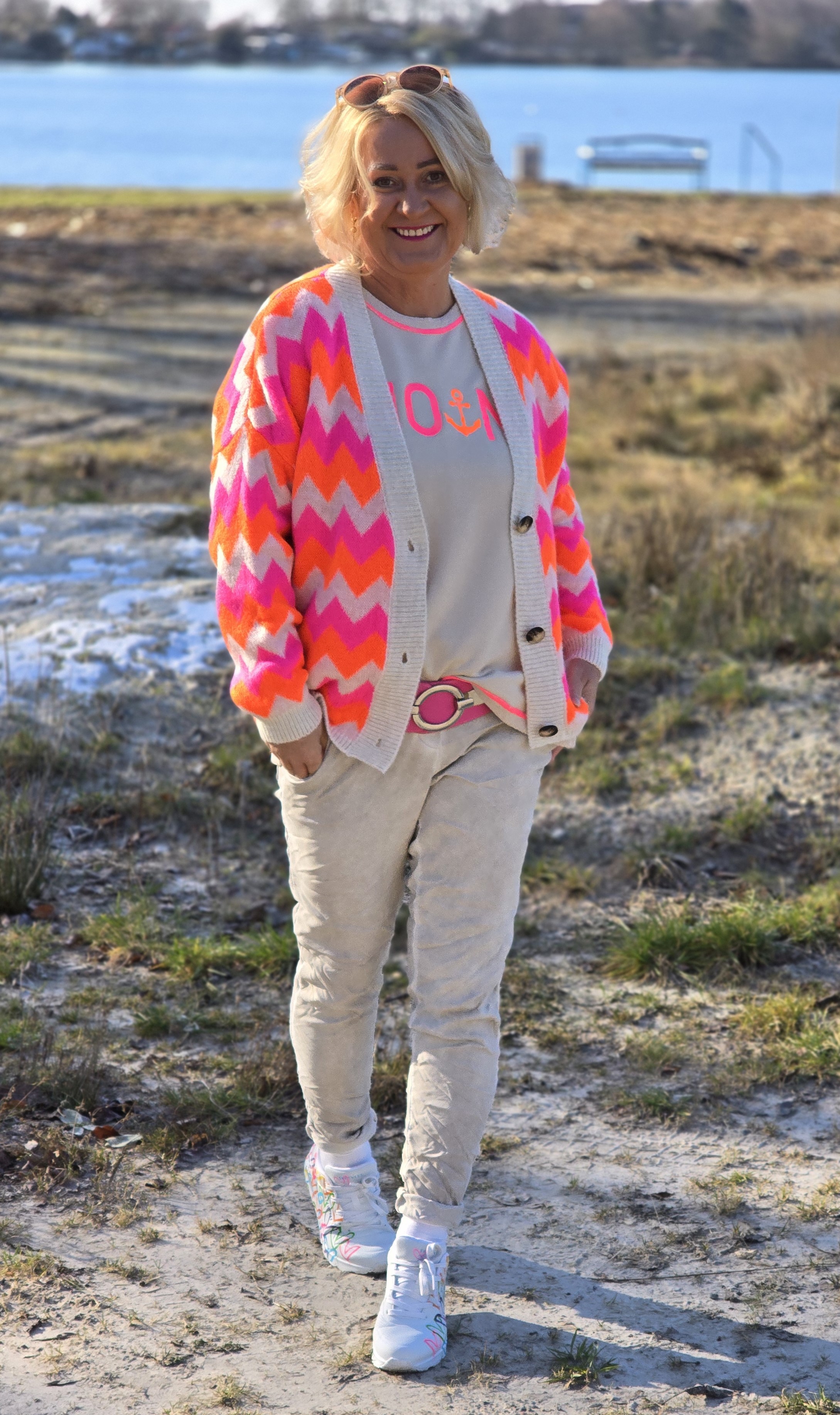 Zwillingsherz Strickjacke kurz in Neonfarben – Cardigan kurz – Pullover bunt