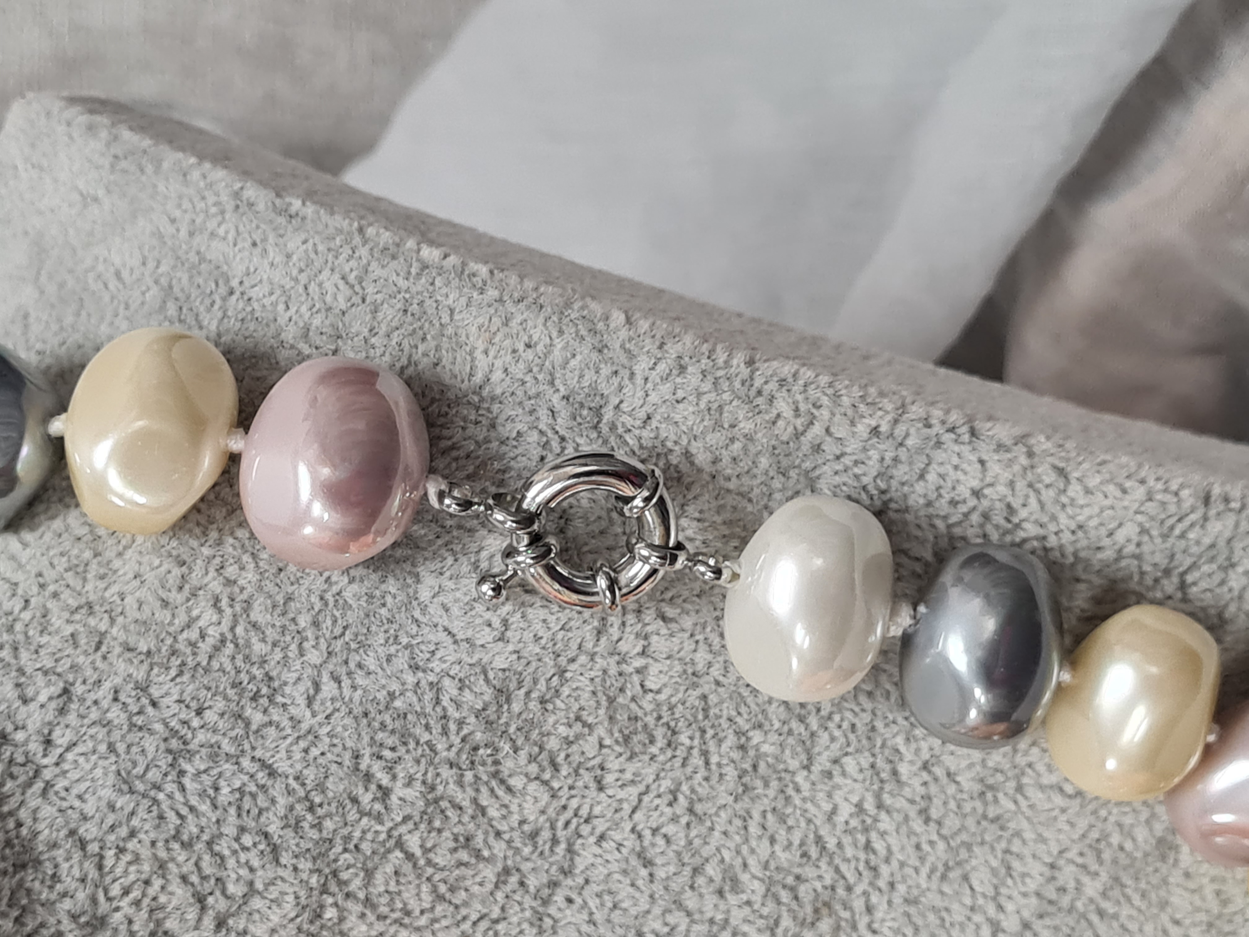 Kette – Edelsteinkette – Perlmutt – Muscheln „Inge“ – Multicolor – Bunt