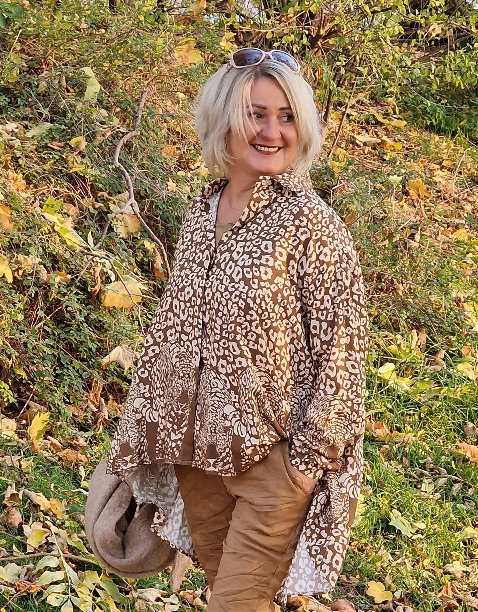Vokuhila Bluse  – Glockenförmige Damenbluse  – Longhemd – „Leopardenprint" 