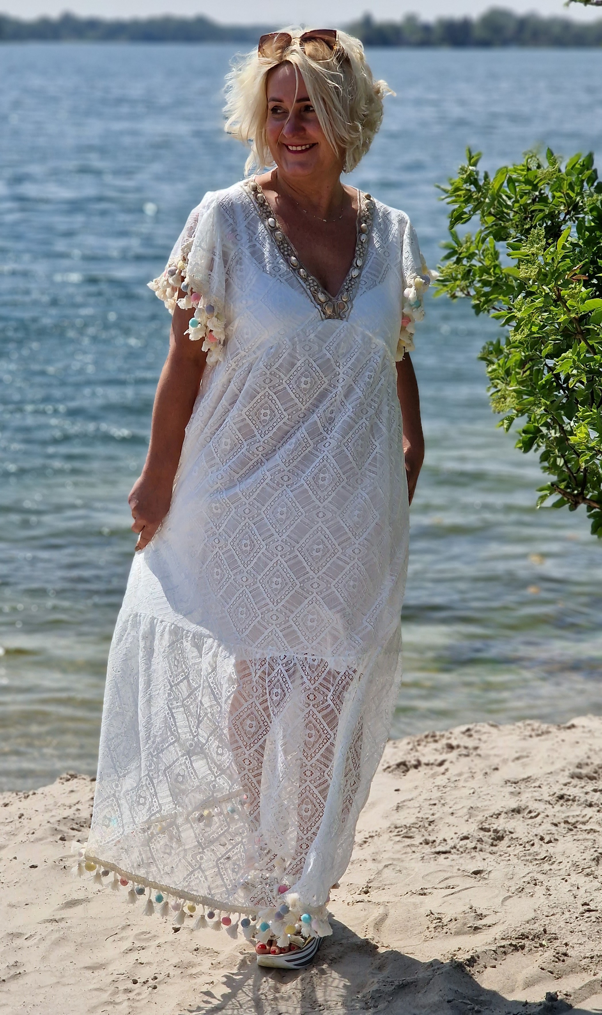  Spitzen-Sommerkleid mit kurzem Arm – Boho Style Hippikleid Maxi – Ibiza Look Kleid in Creme 