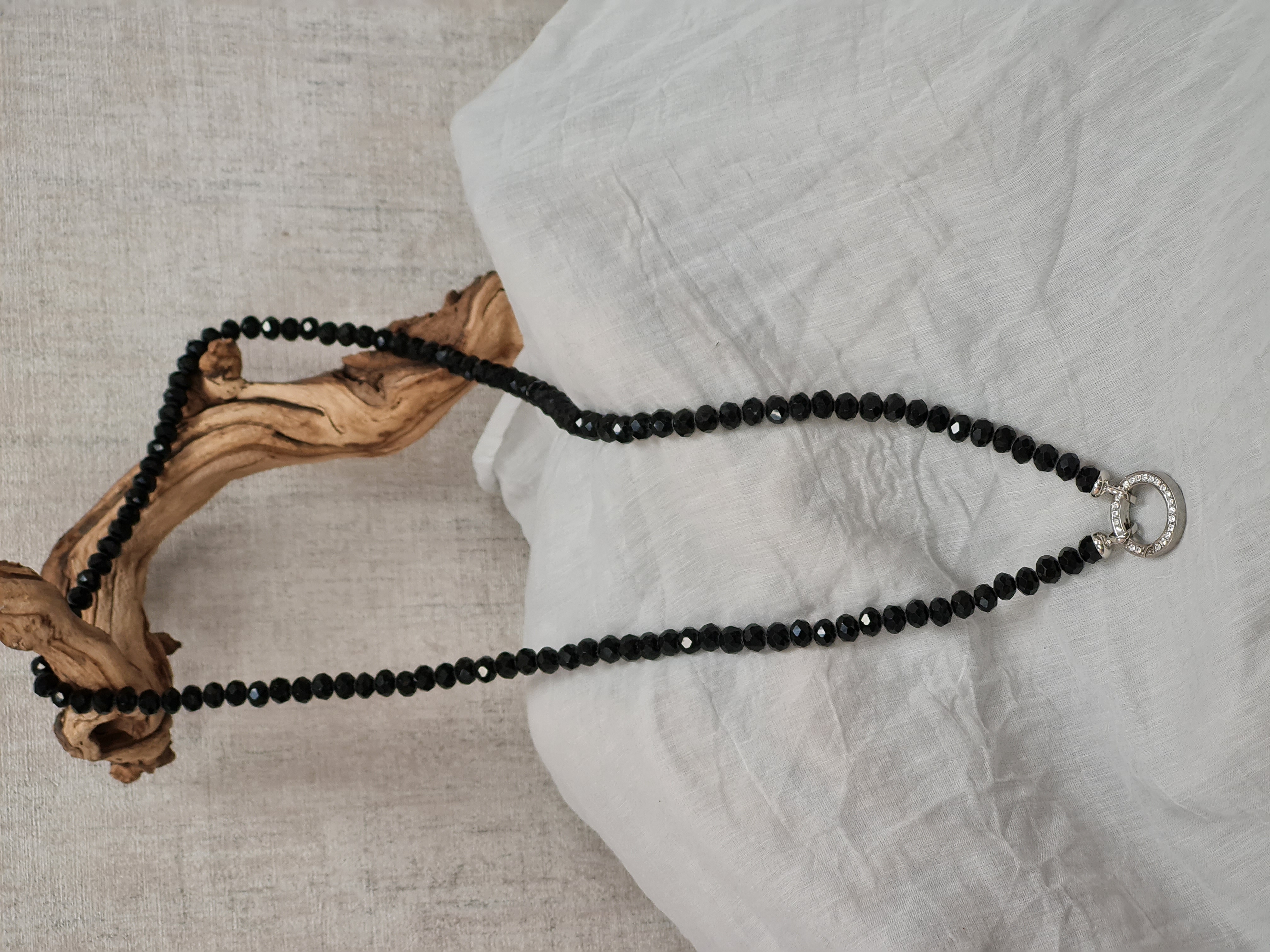 Halskette aus Glasperlen facettiert/geschliffen – Kette Schwarz– Modeschmuck Kette lang  