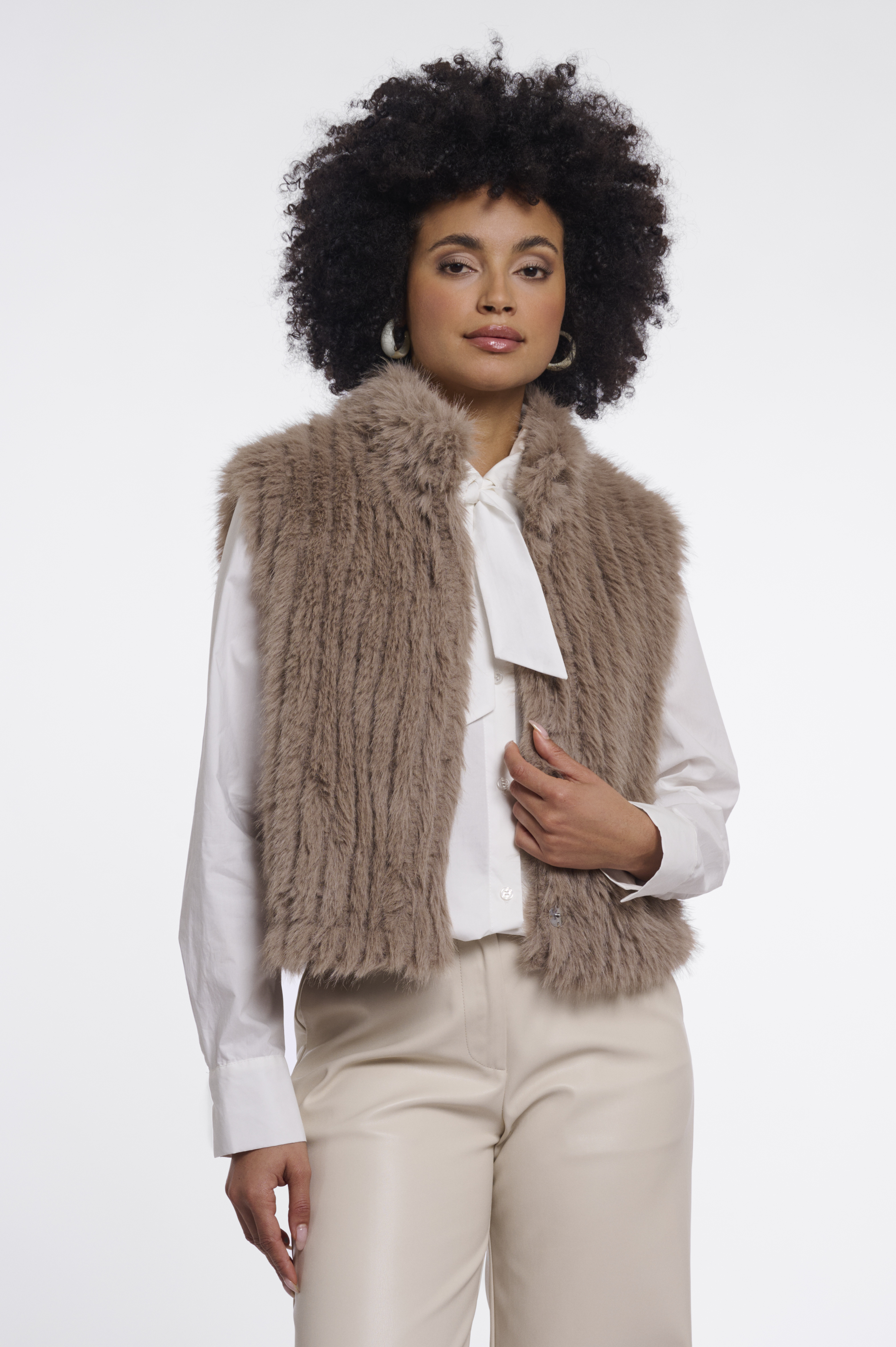 RINO & PELLE Weste "DAVA Waistcoat with closure Mocha Latte" – Kunstfell – Damenjacke – Fellweste Taupe  