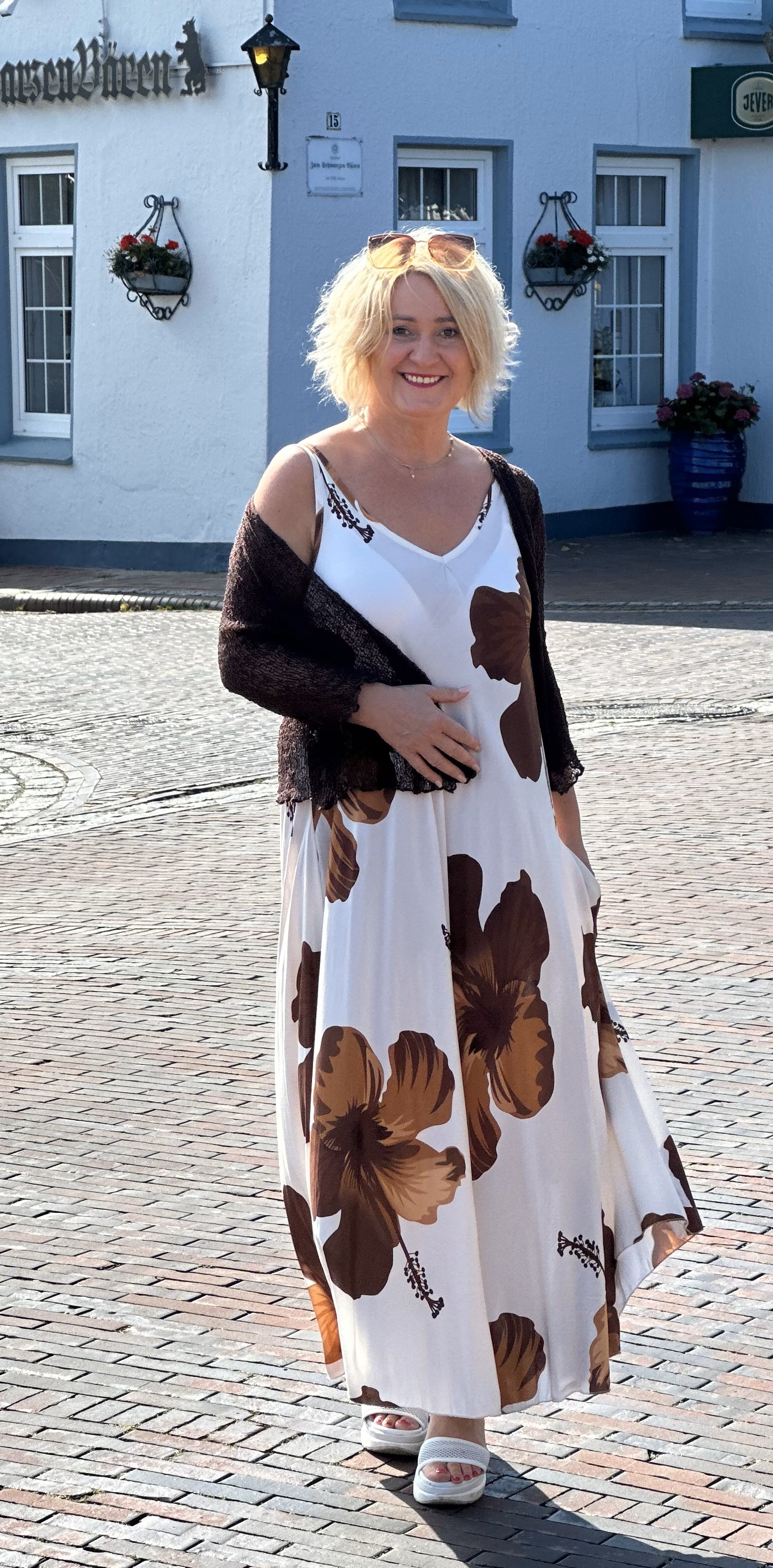 Maxikleid "Blumen II" – Kleid mit breiten Trägern – Sommerkleid  Blumenmuster – Druckkleid 