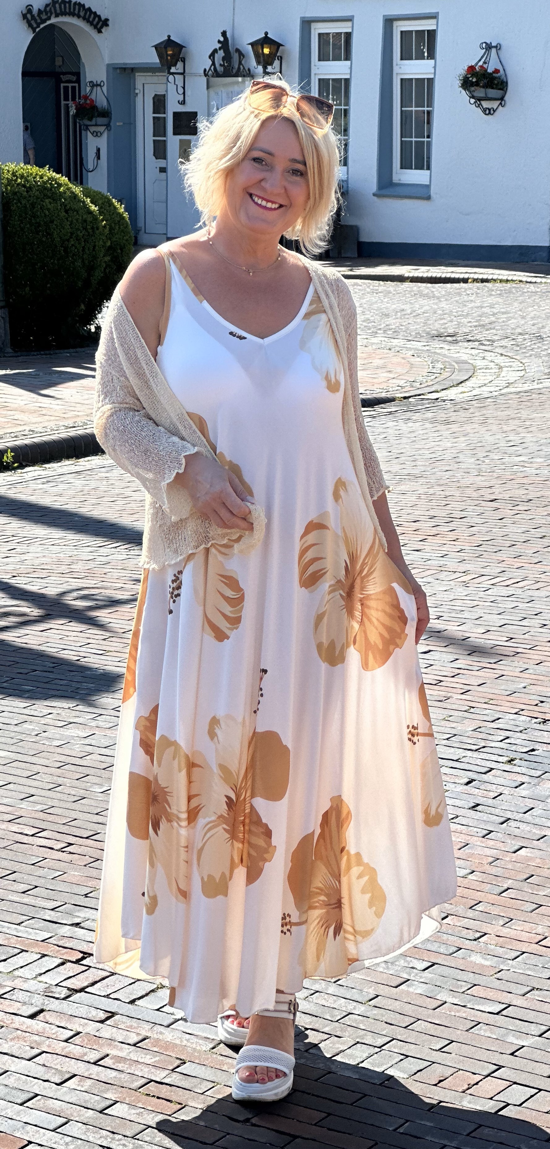 Maxikleid "Blumen II" – Kleid mit breiten Trägern – Sommerkleid  Blumenmuster – Druckkleid 