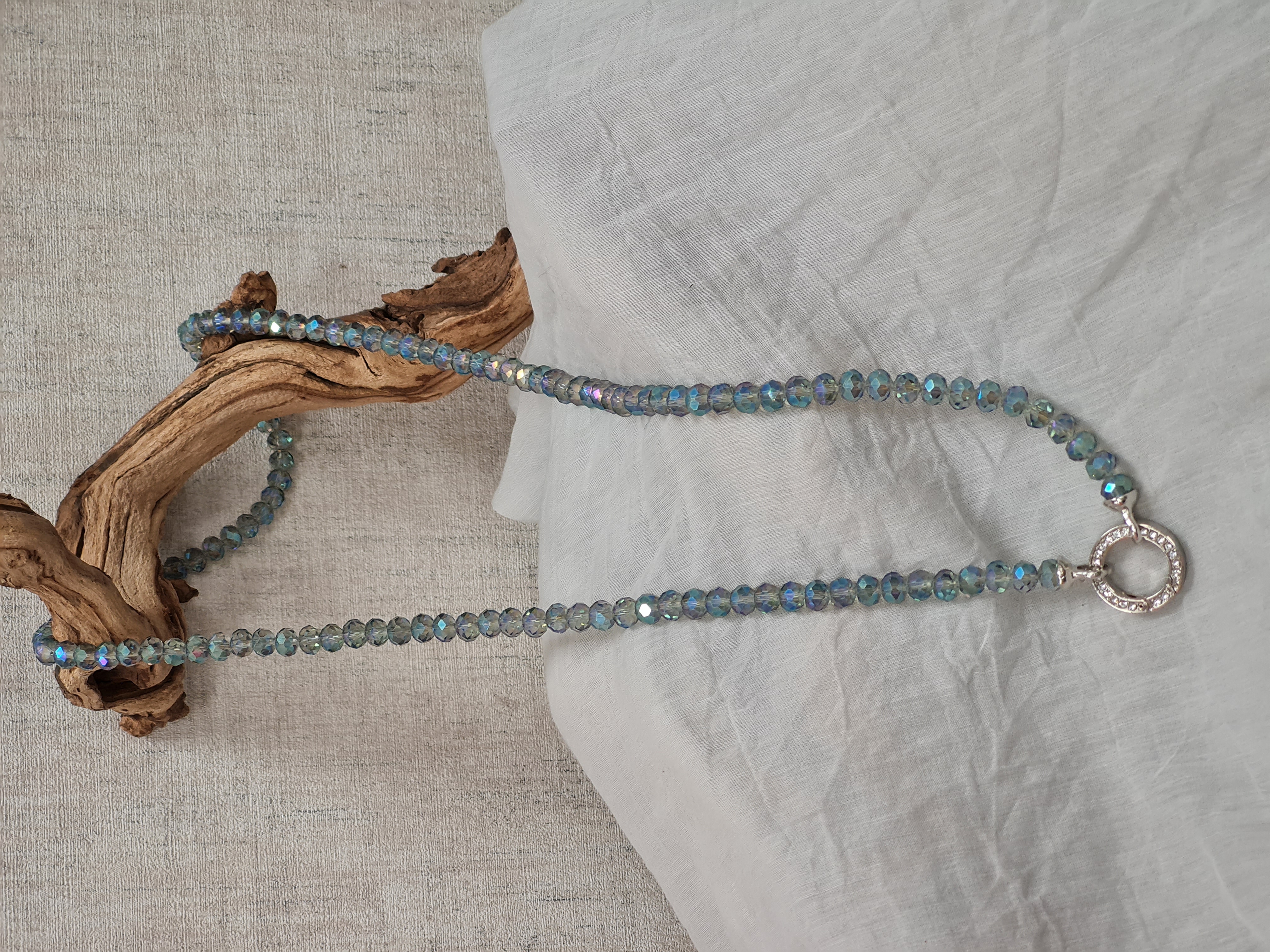 Halskette aus Glasperlen facettiert/geschliffen – Regenbogen I– Modeschmuck Kette lang