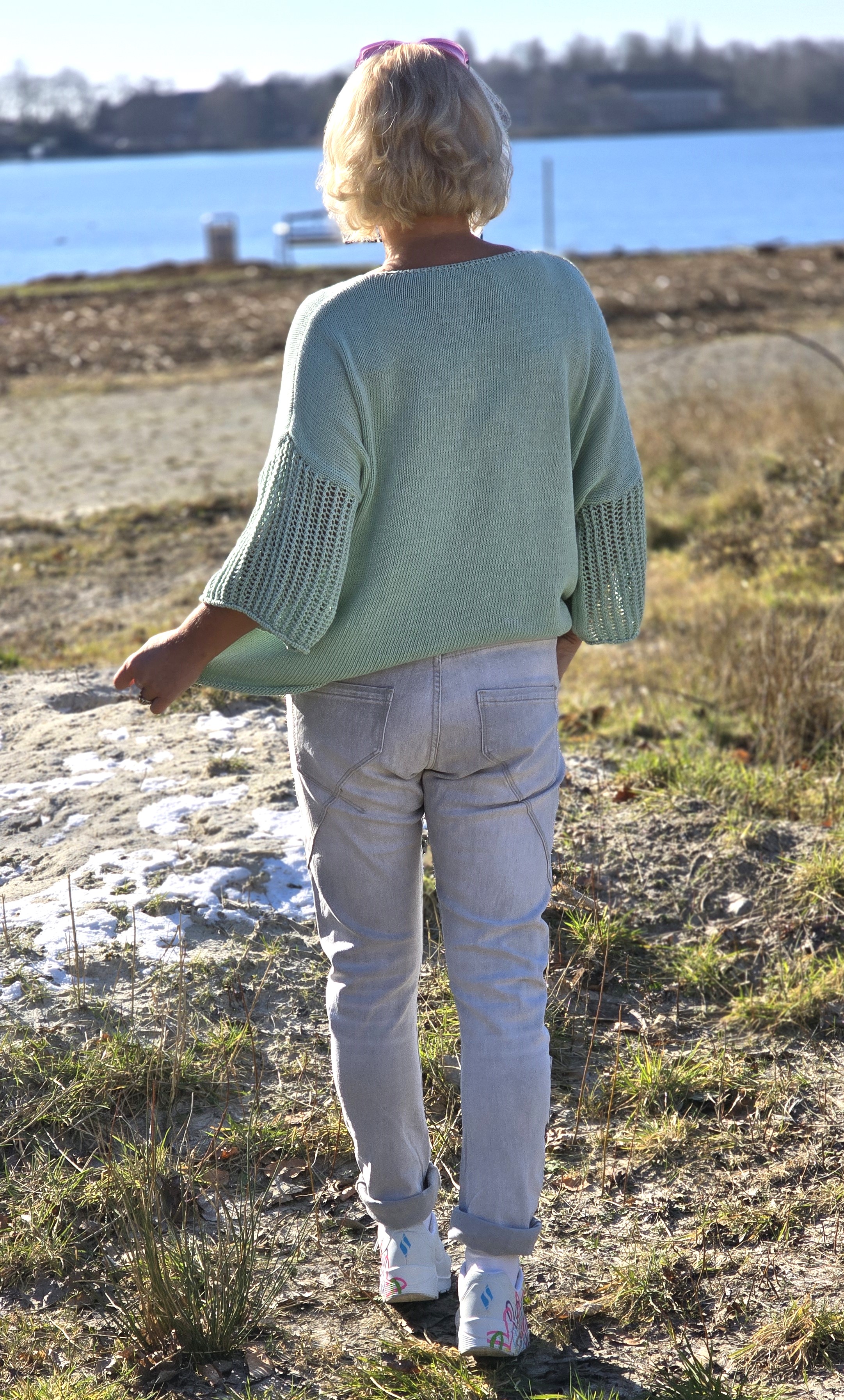 JEANS in Grau mit Neonschriftzug – Stretch JEANS mit coolen Patched-Up-Look– Greyjeans High Waist  