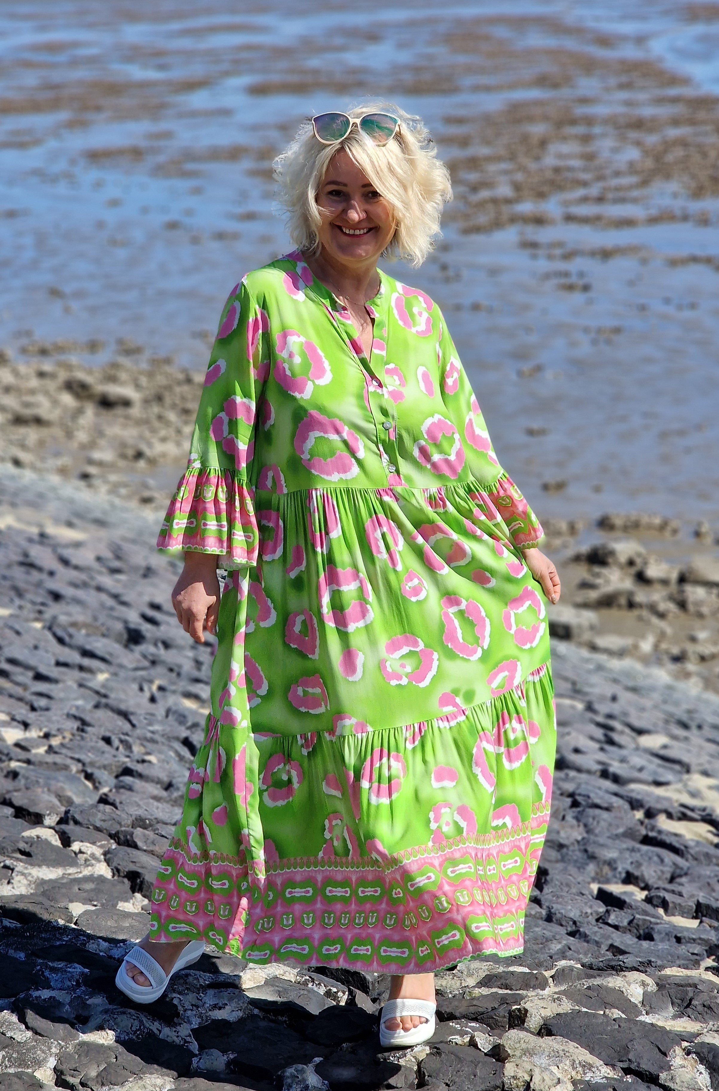 Tunika mit graphischen Blüten – Druck Maxikleid – Printkleid – Sommerkleid