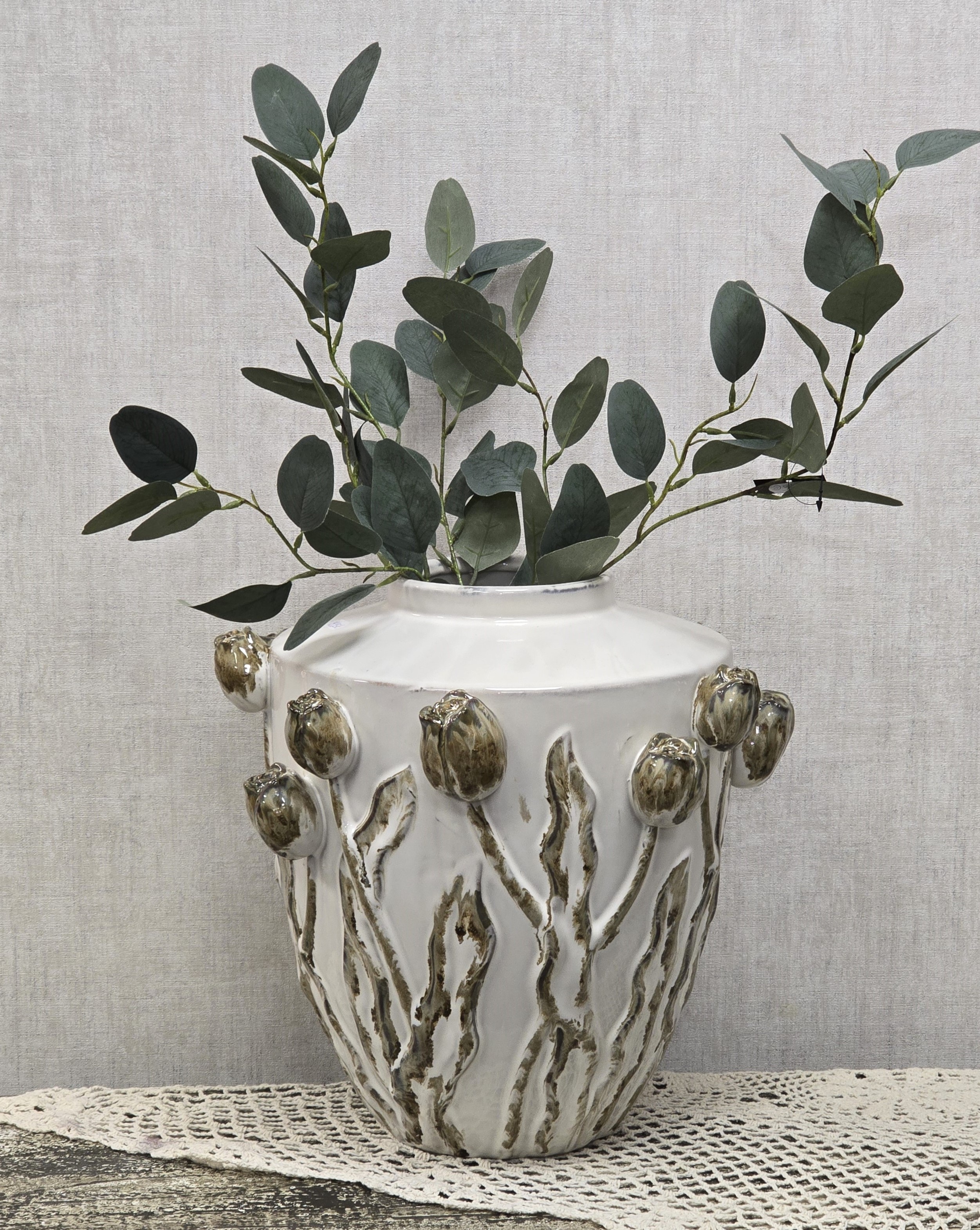 Moderne Vase H36 x BØ36cm – Vase Weiß mit braunen 3D Tulpen