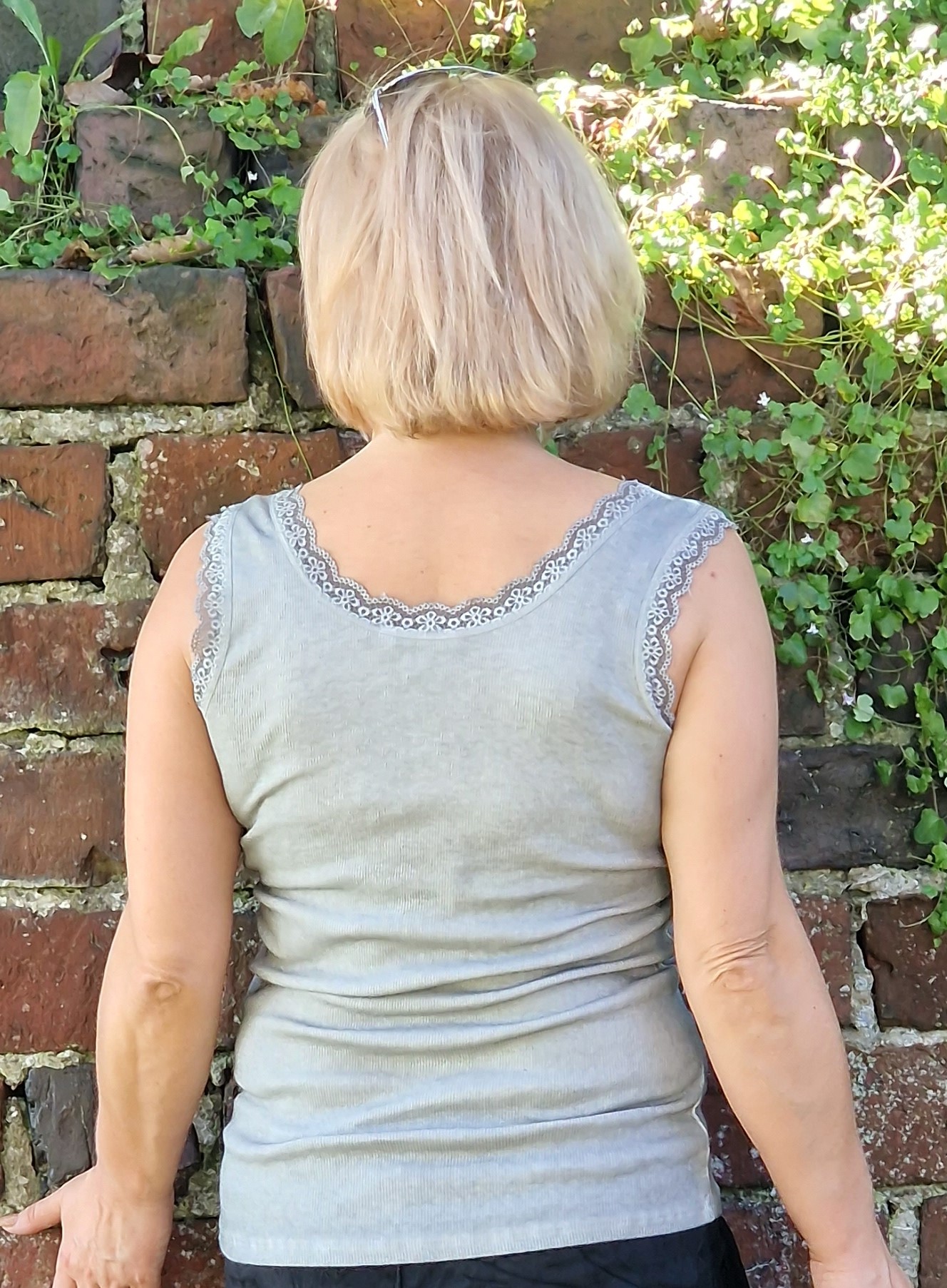 Unterhemd mit zarter Spitze – Baumwolle Top – Damen Hemdchen
