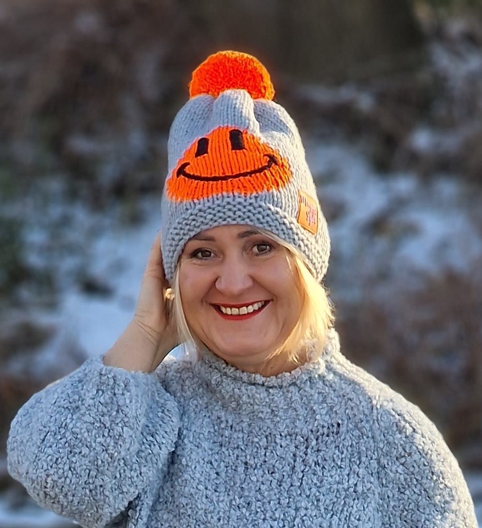 SMILEY-Mütze mit Bommel "Magic Pearl Sylt" – handgearbeitete Winter-Beanie/Hauben – Einzelstücke, limitiert