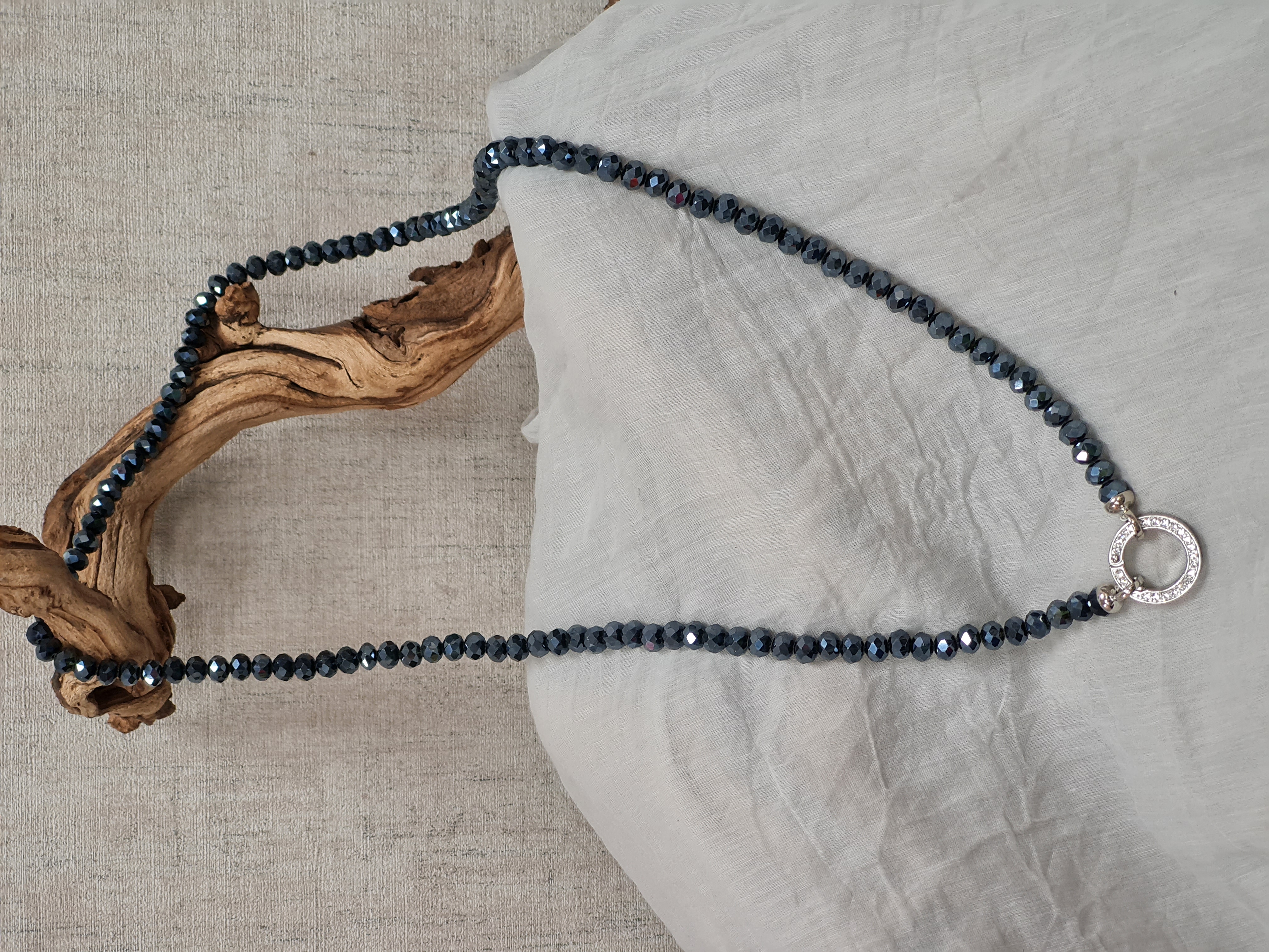 Halskette aus Glasperlen facettiert/geschliffen – Dunkelblau Marine– Modeschmuck Kette lang 