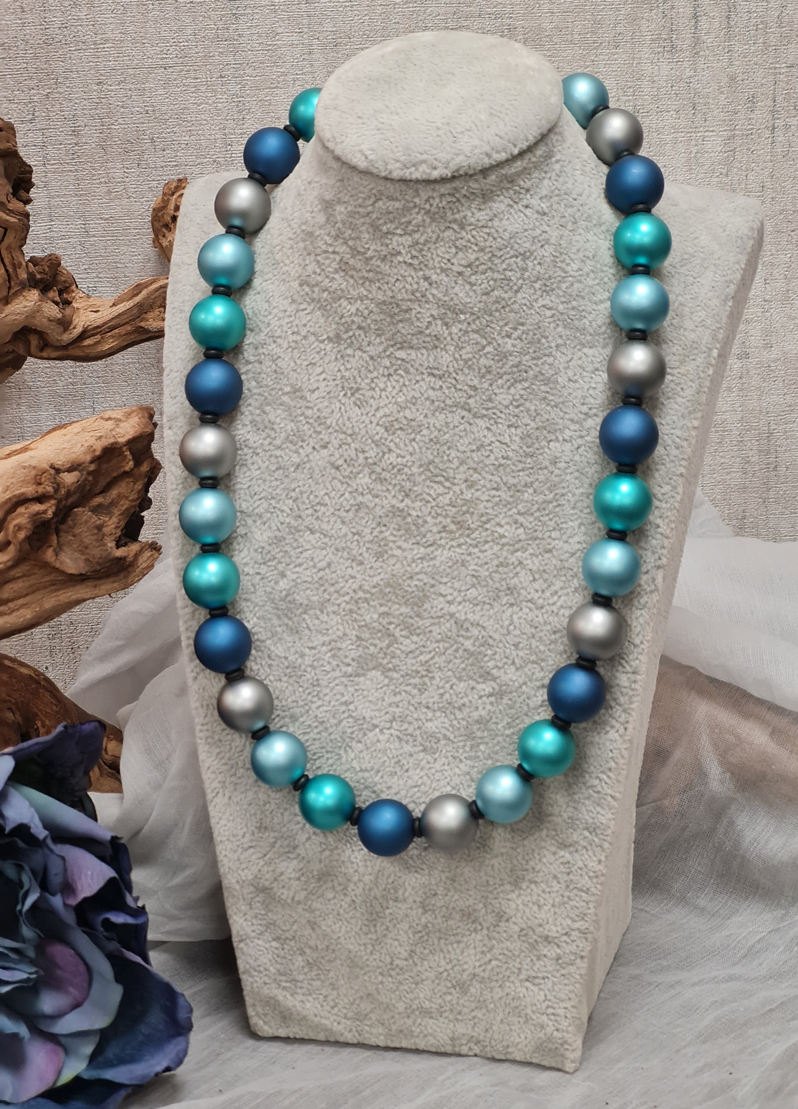 Kette – Halskette – Collier – eloxierte Aluminium – „Daria“ – Blau – Rauchblau – Grau