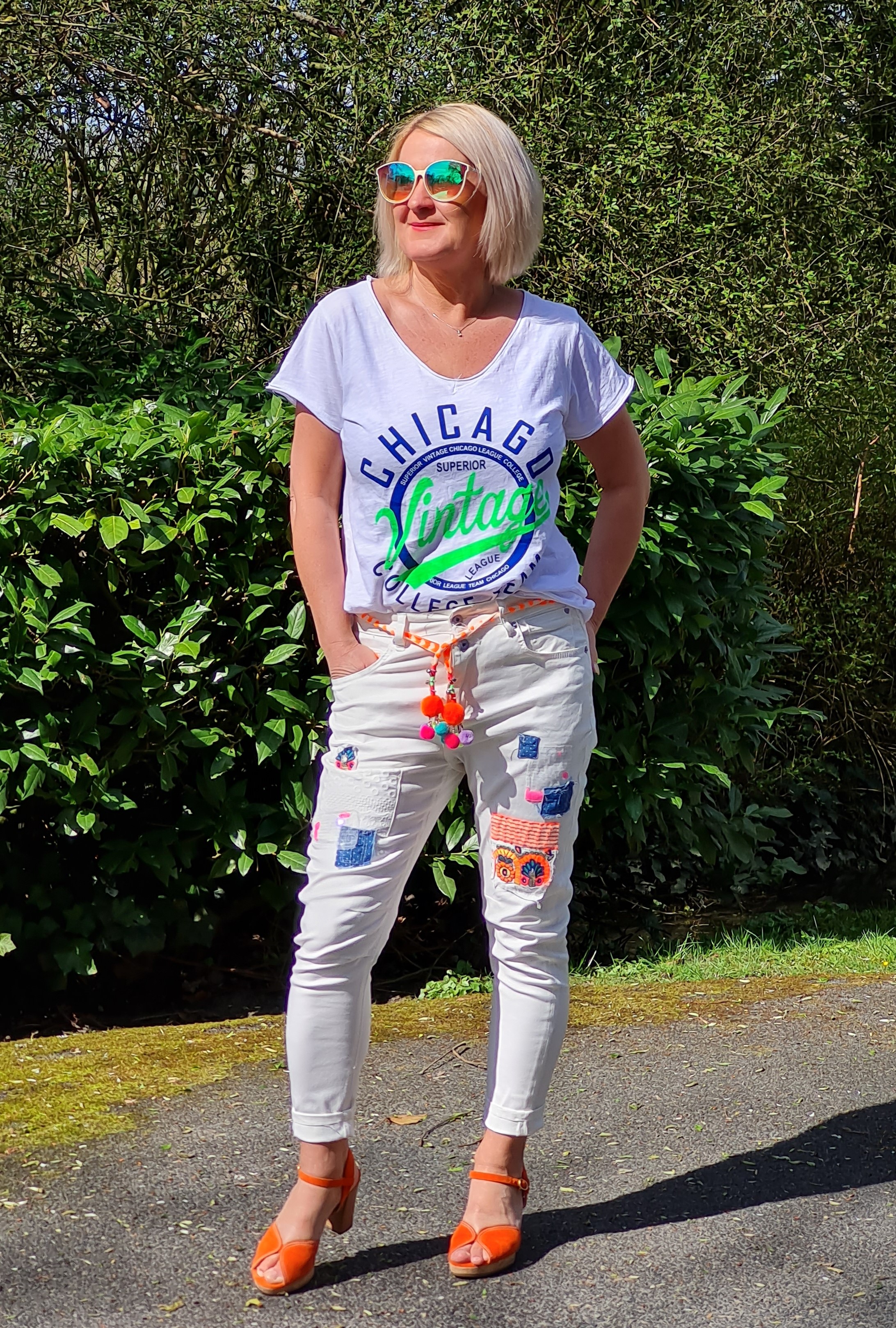 JEANS Weiß mit coolen Patched-Up-Look – Stretch JEANS mit Applikationen – Whitejeans High Waist