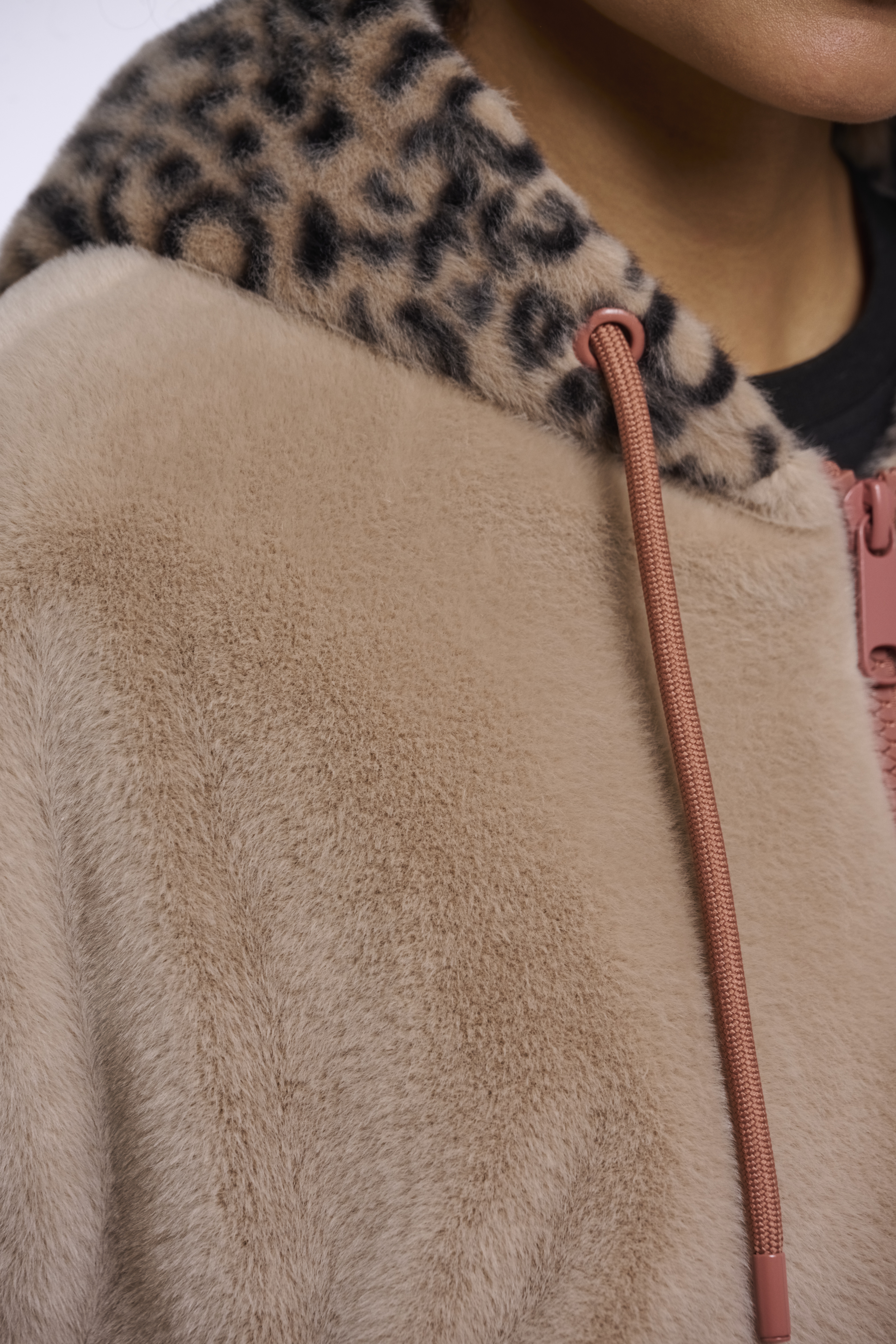 RINO & PELLE "ORI Jacket Leo with zipper and hood Oat" – superweiche Kuscheljacke mit Kapuze– Wintermantel – Winterjacke braun Kopie