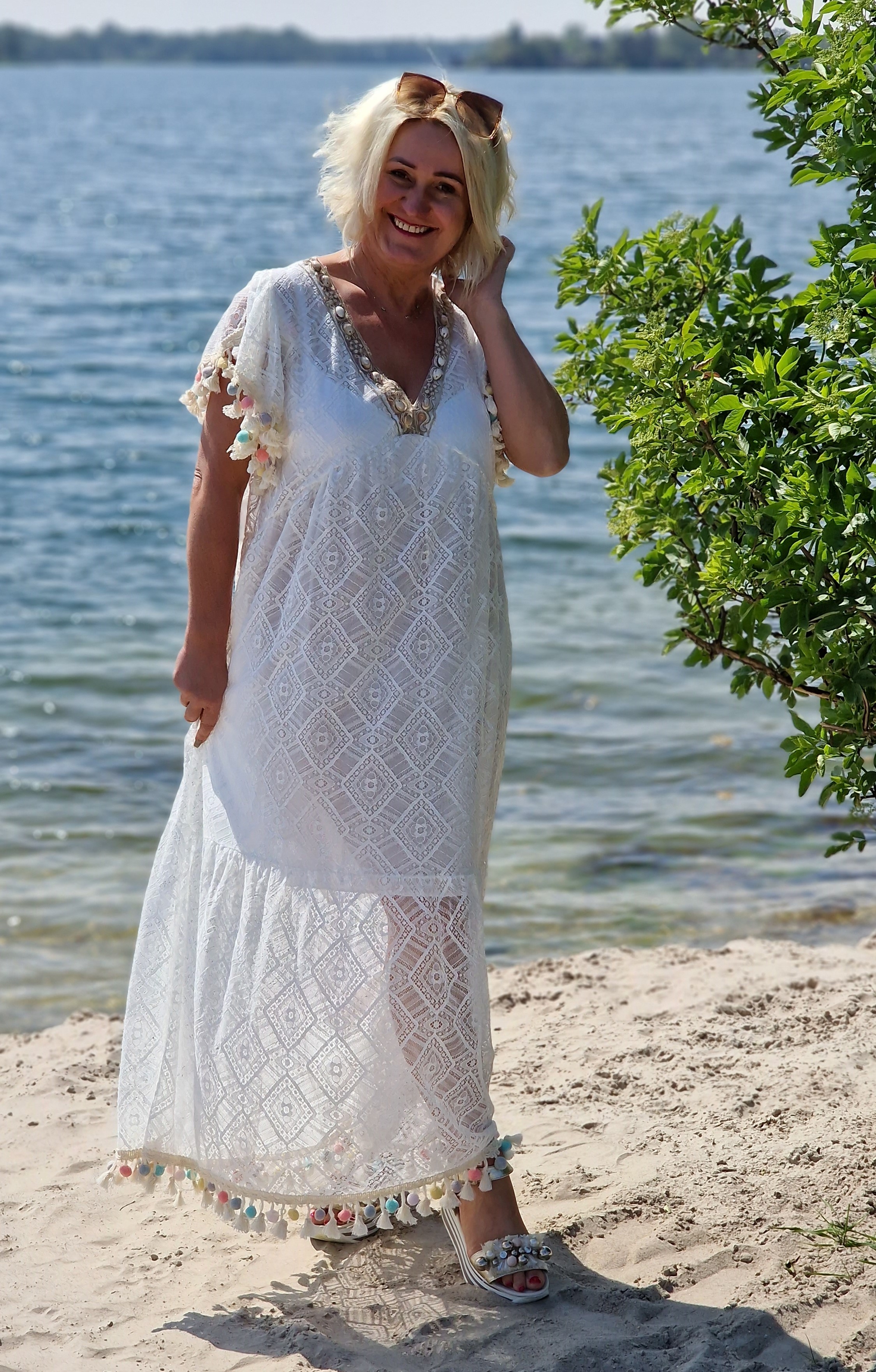  Spitzen-Sommerkleid mit kurzem Arm – Boho Style Hippikleid Maxi – Ibiza Look Kleid in Creme 