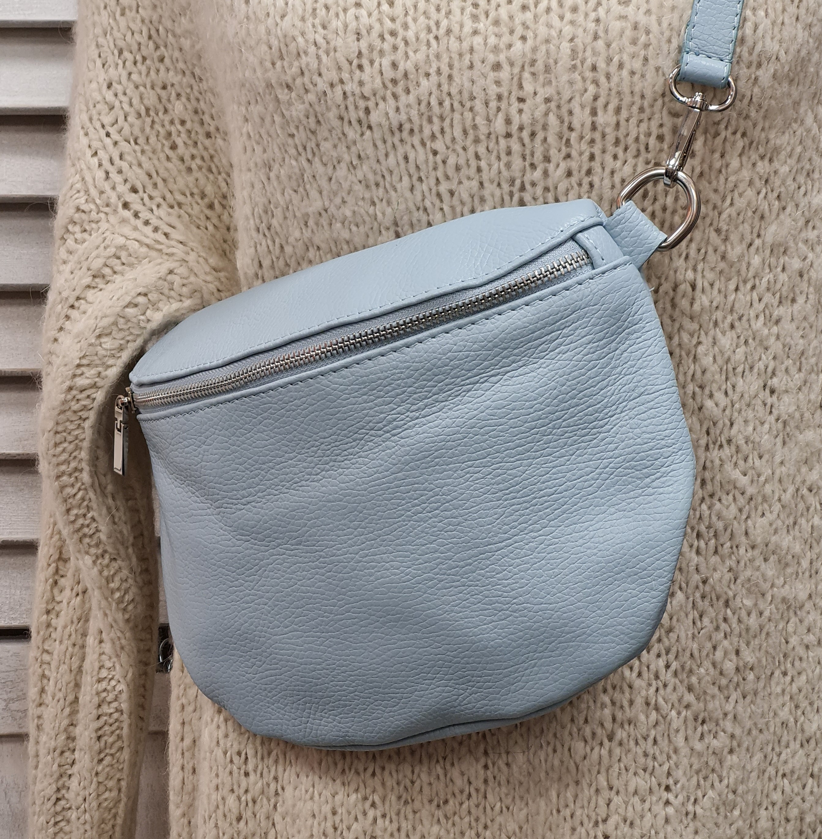 Bauchtasche "Hellblau" – Crossover – Ledertasche