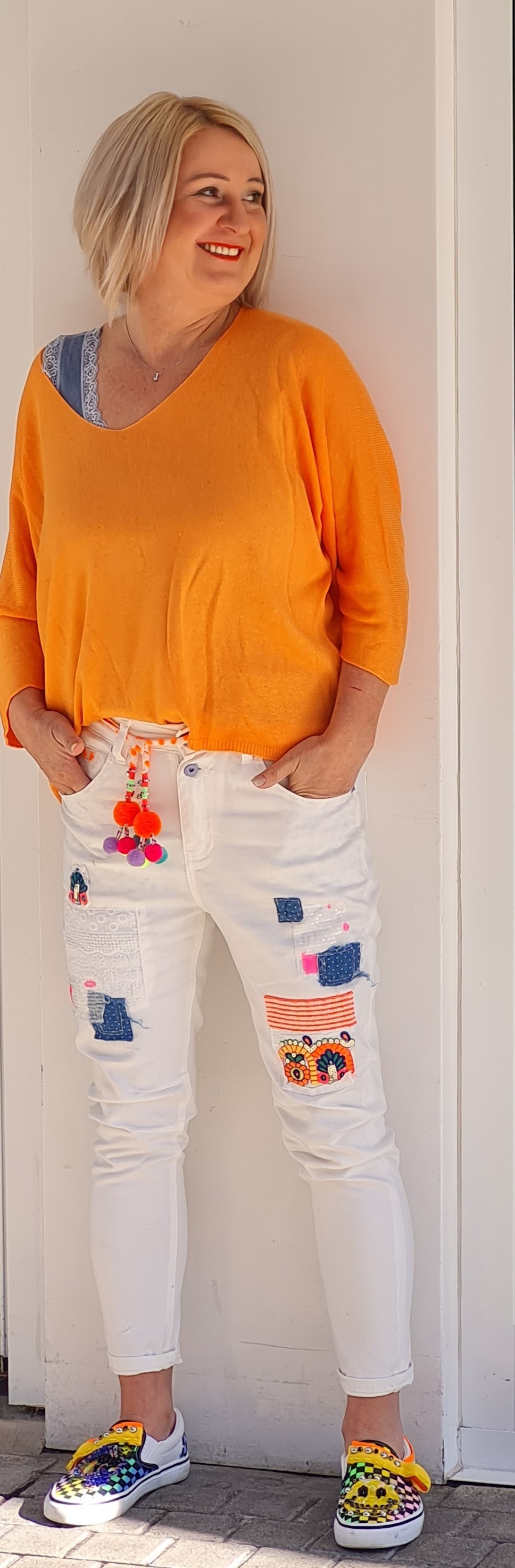 JEANS Weiß mit coolen Patched-Up-Look – Stretch JEANS mit Applikationen – Whitejeans High Waist