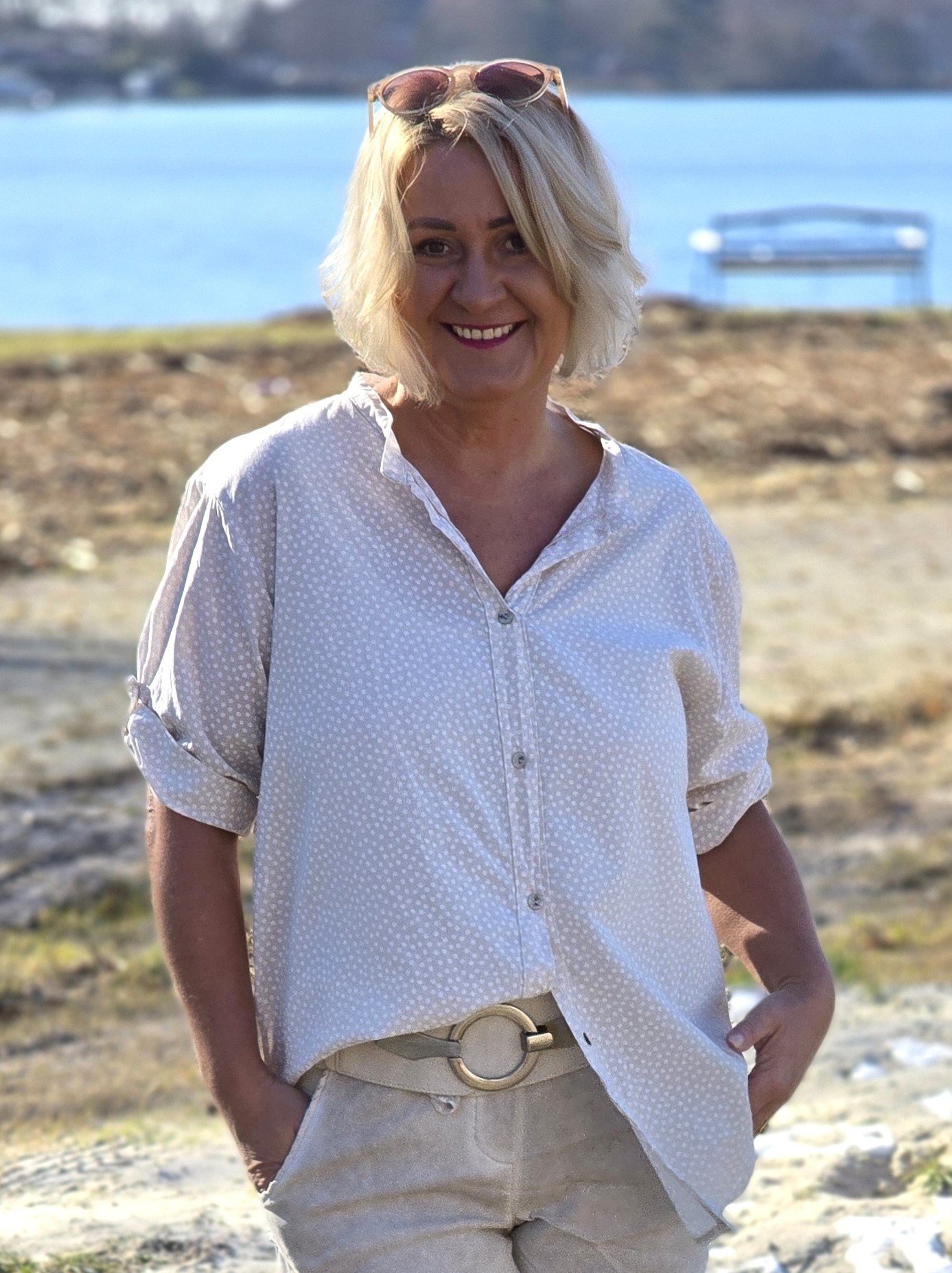 kurze Bluse  gepunktet – Blusenhemd – Damenbluse