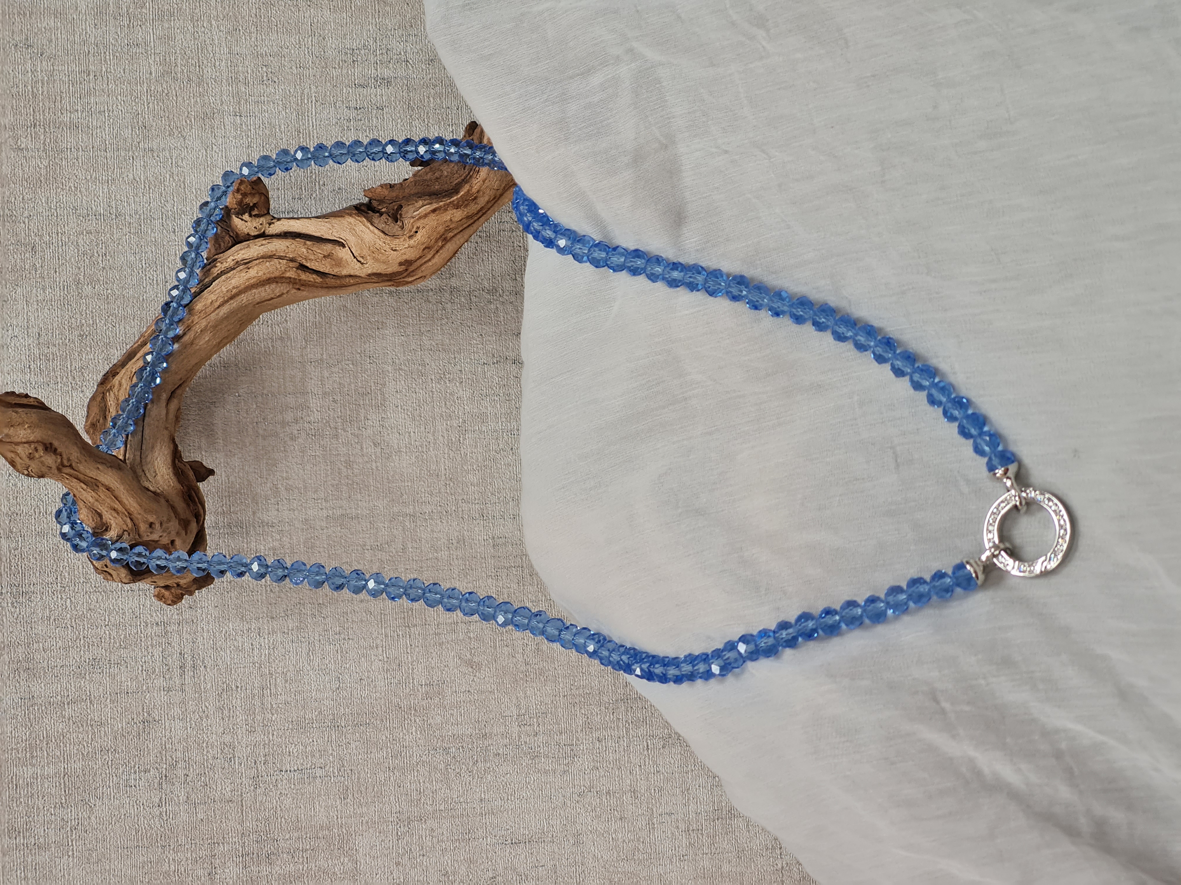 Halskette aus Glasperlen facettiert/geschliffen – Blau – Modeschmuck Kette lang  