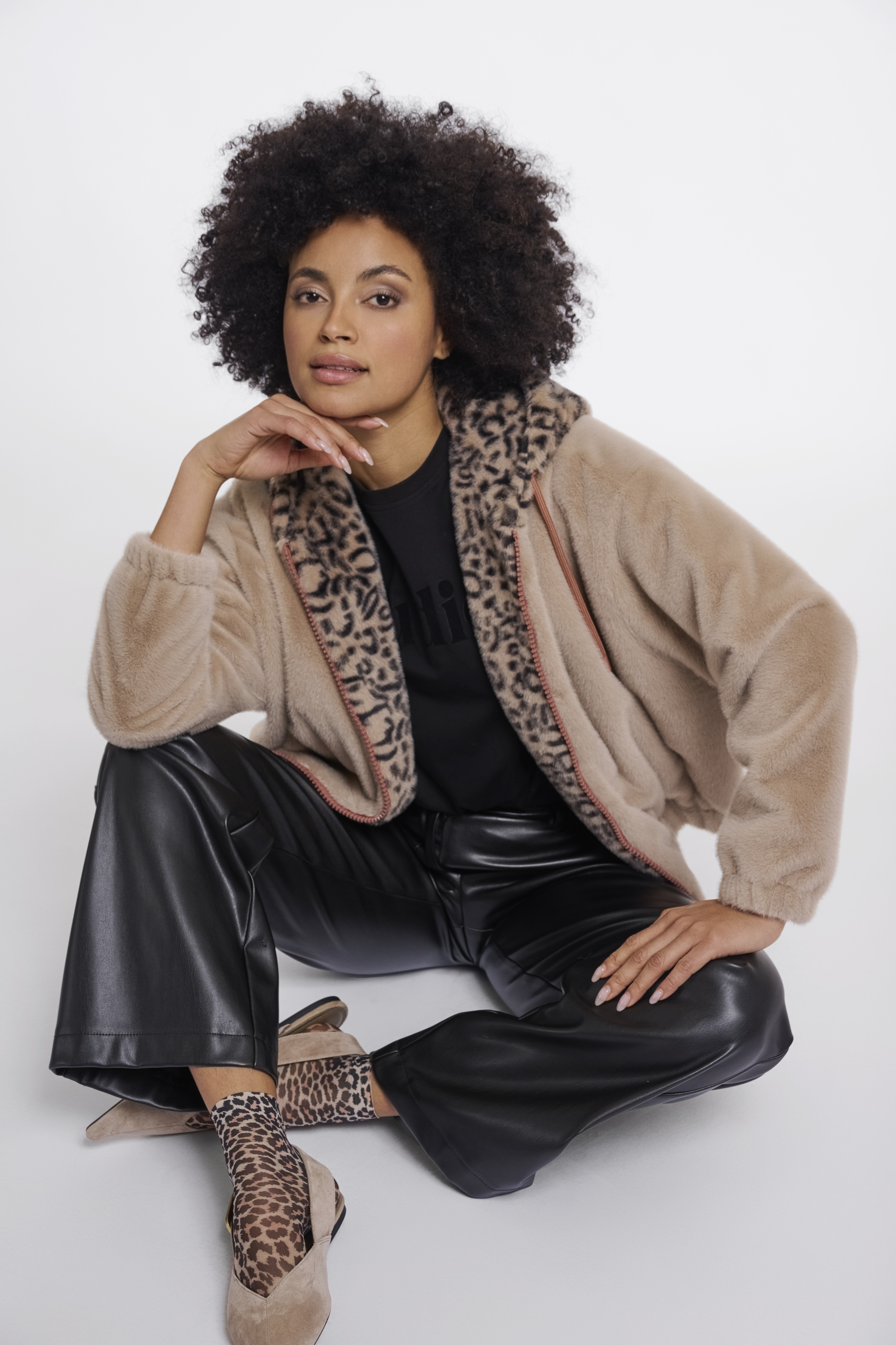 RINO & PELLE "ORI Jacket Leo with zipper and hood Oat" – superweiche Kuscheljacke mit Kapuze– Wintermantel – Winterjacke braun Kopie