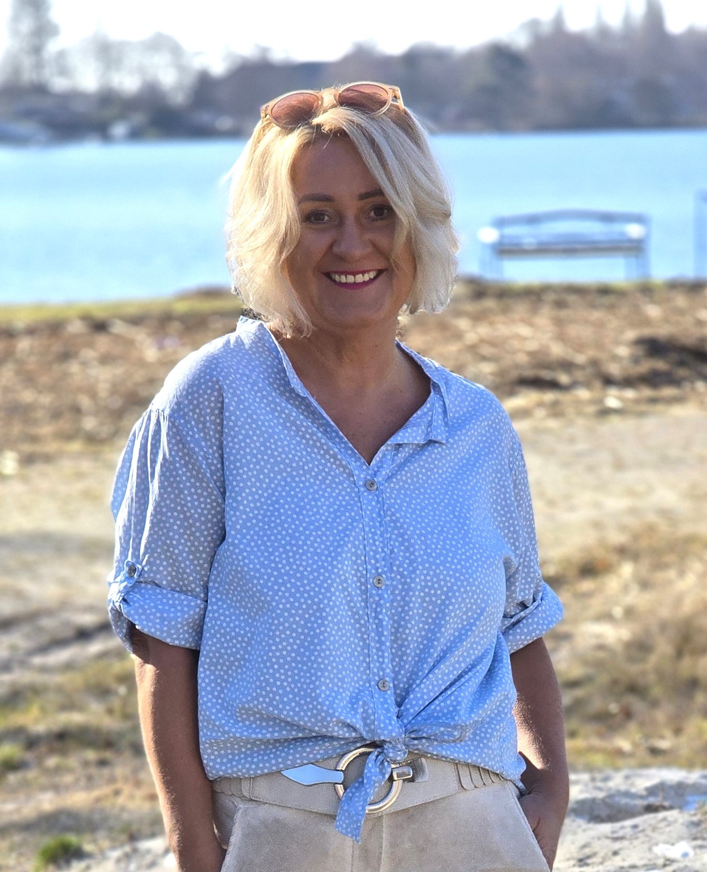 kurze Bluse  gepunktet – Blusenhemd – Damenbluse